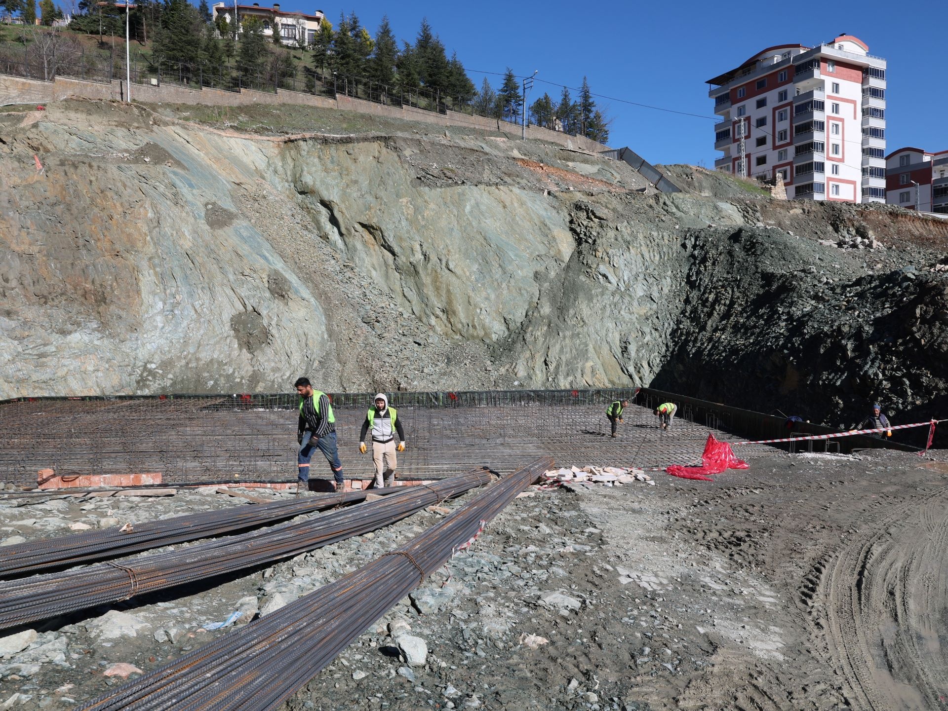 KENTSEL DÖNÜŞÜMDE KARARLI ADIMLAR: KALEDİBİ’NDE İLK ETAP BAŞLADI