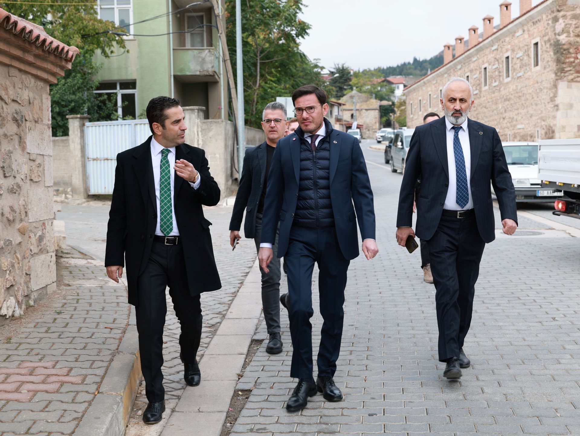 SULUSOKAKTA TURİZMİ CANLANDIRACAK ADIM METRUK BİNALAR YIKILIYOR