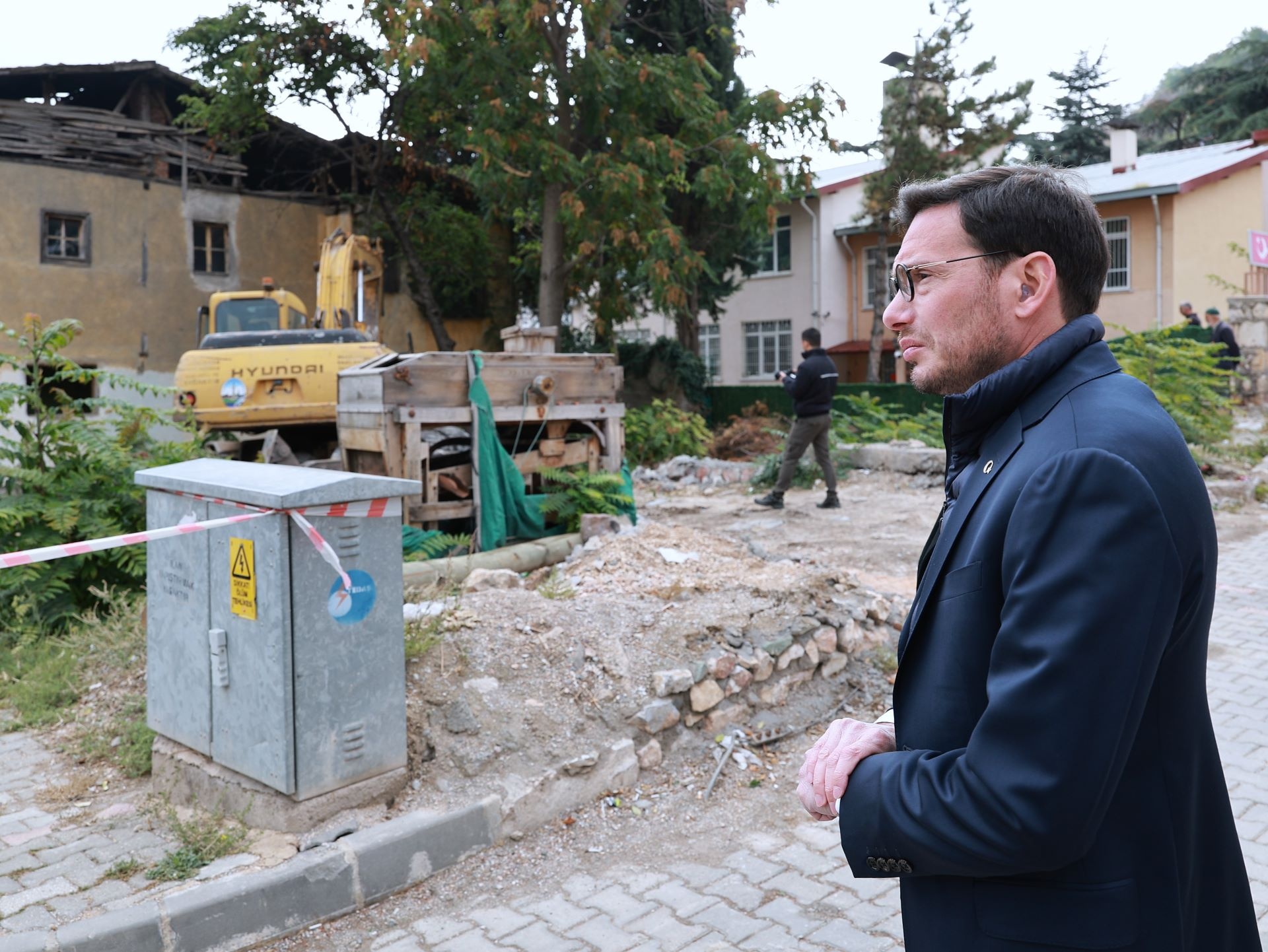 SULUSOKAKTA TURİZMİ CANLANDIRACAK ADIM METRUK BİNALAR YIKILIYOR