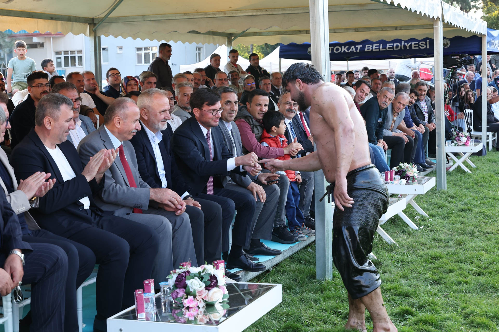 PEHLİVANLAR TOKAT’TA ER MEYDANINDA SAHNE ALDI