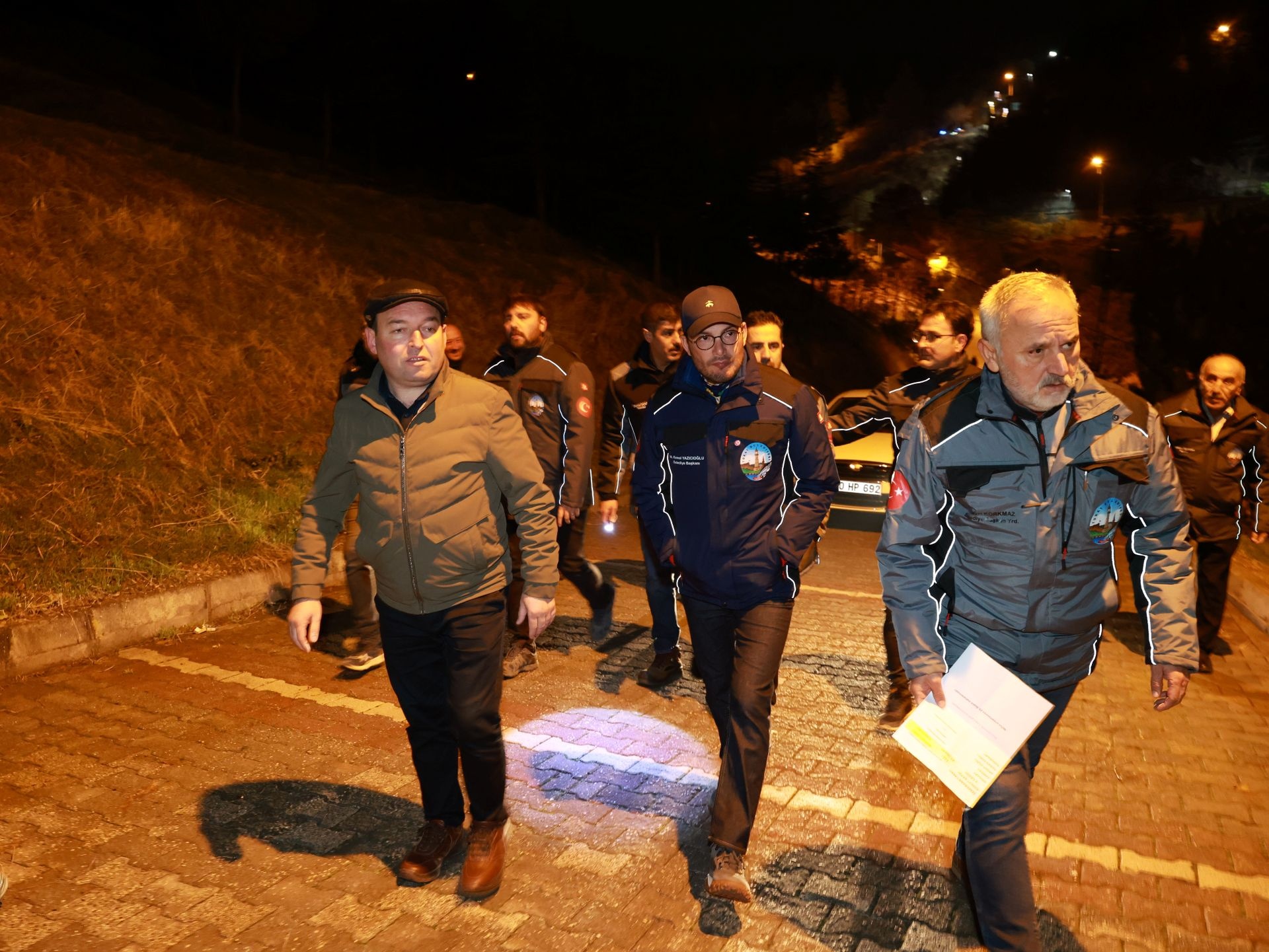 BAŞKAN YAZICIOĞLU’NDAN GECE YARISI MAHALLE İNCELEMESİ