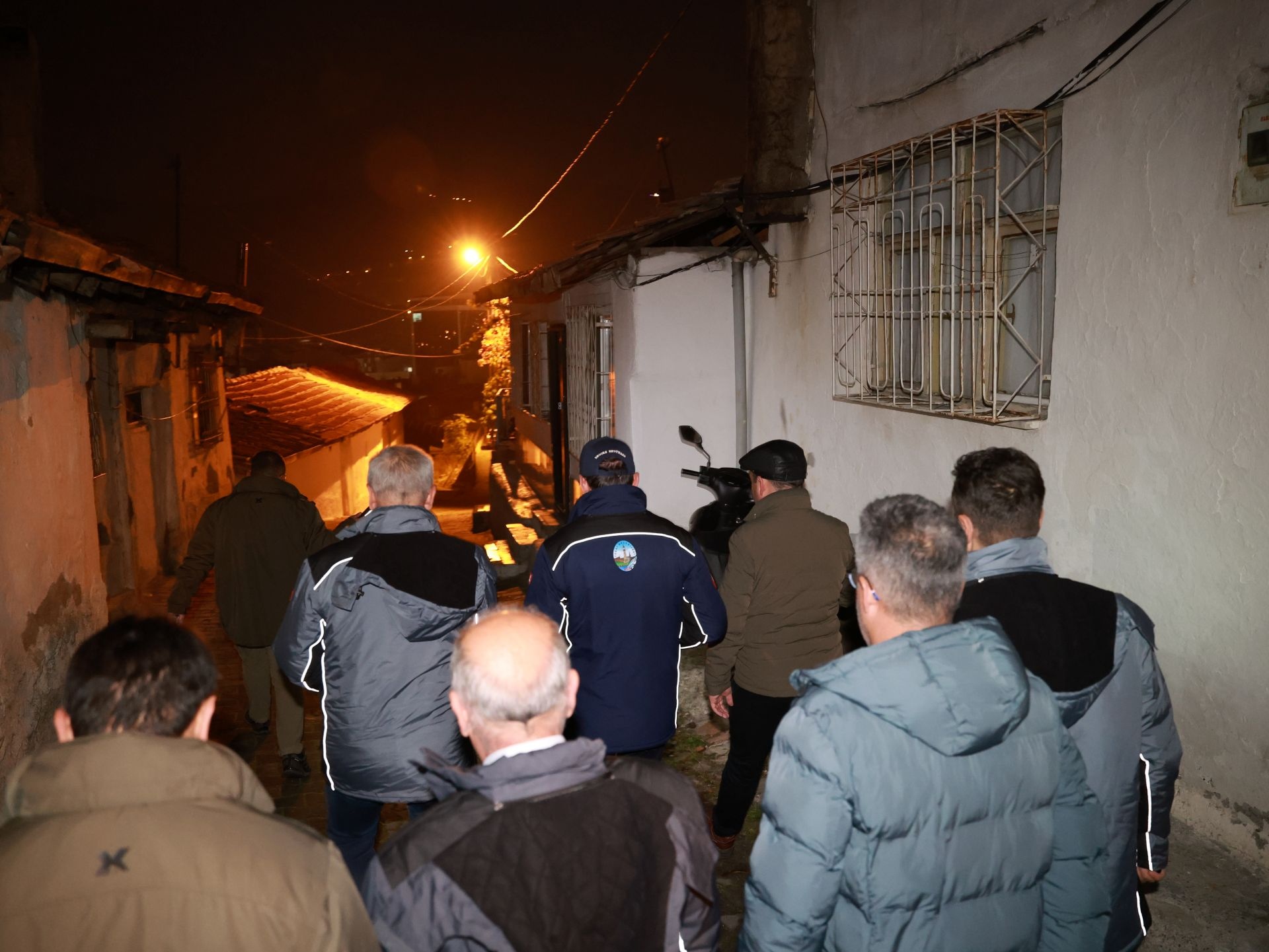 BAŞKAN YAZICIOĞLU’NDAN GECE YARISI MAHALLE İNCELEMESİ