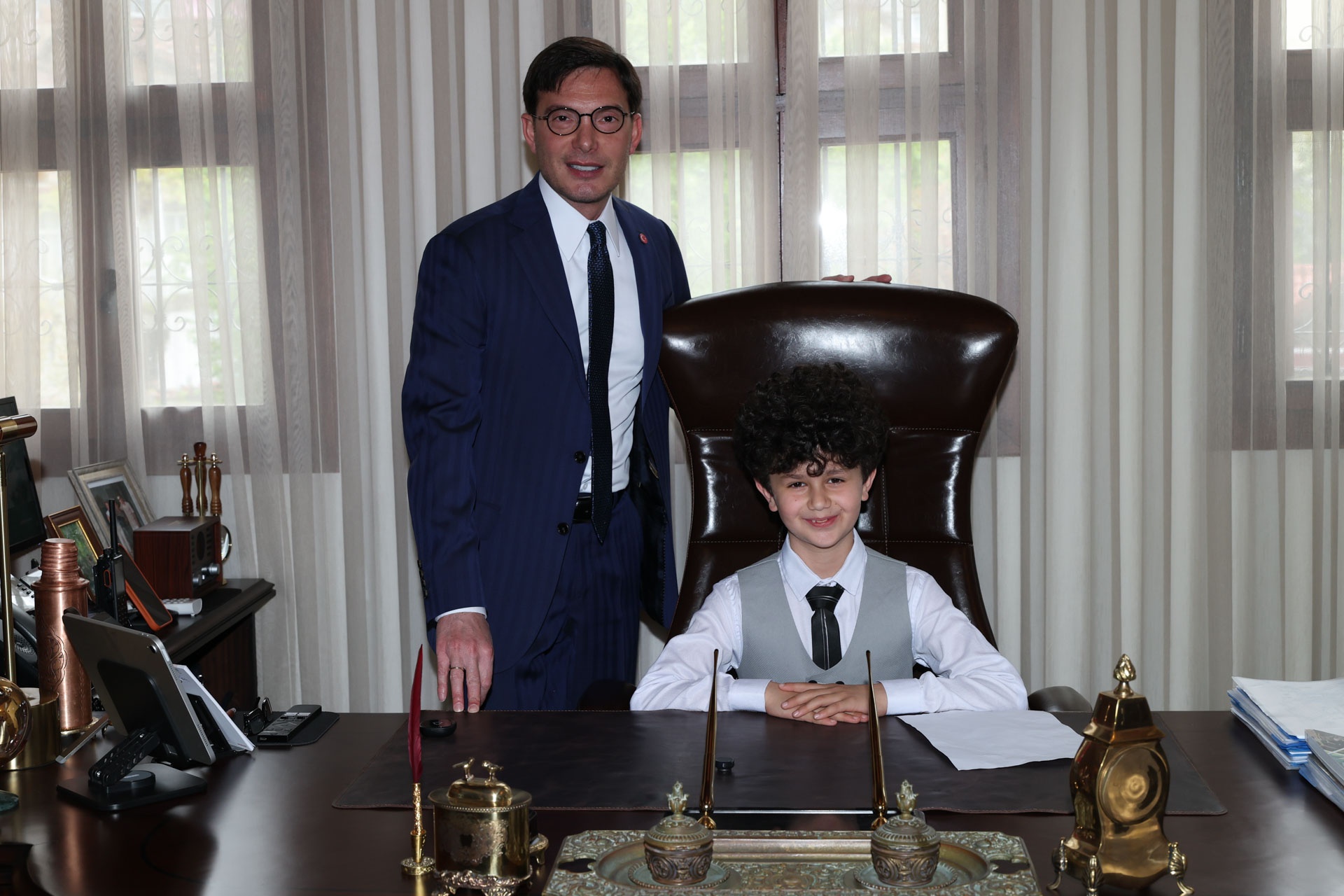 TEMSİLİ BAŞKAN MİNİK YUSUF ALİ ERGÜN BAŞKANLIK KOLTUĞUNDA