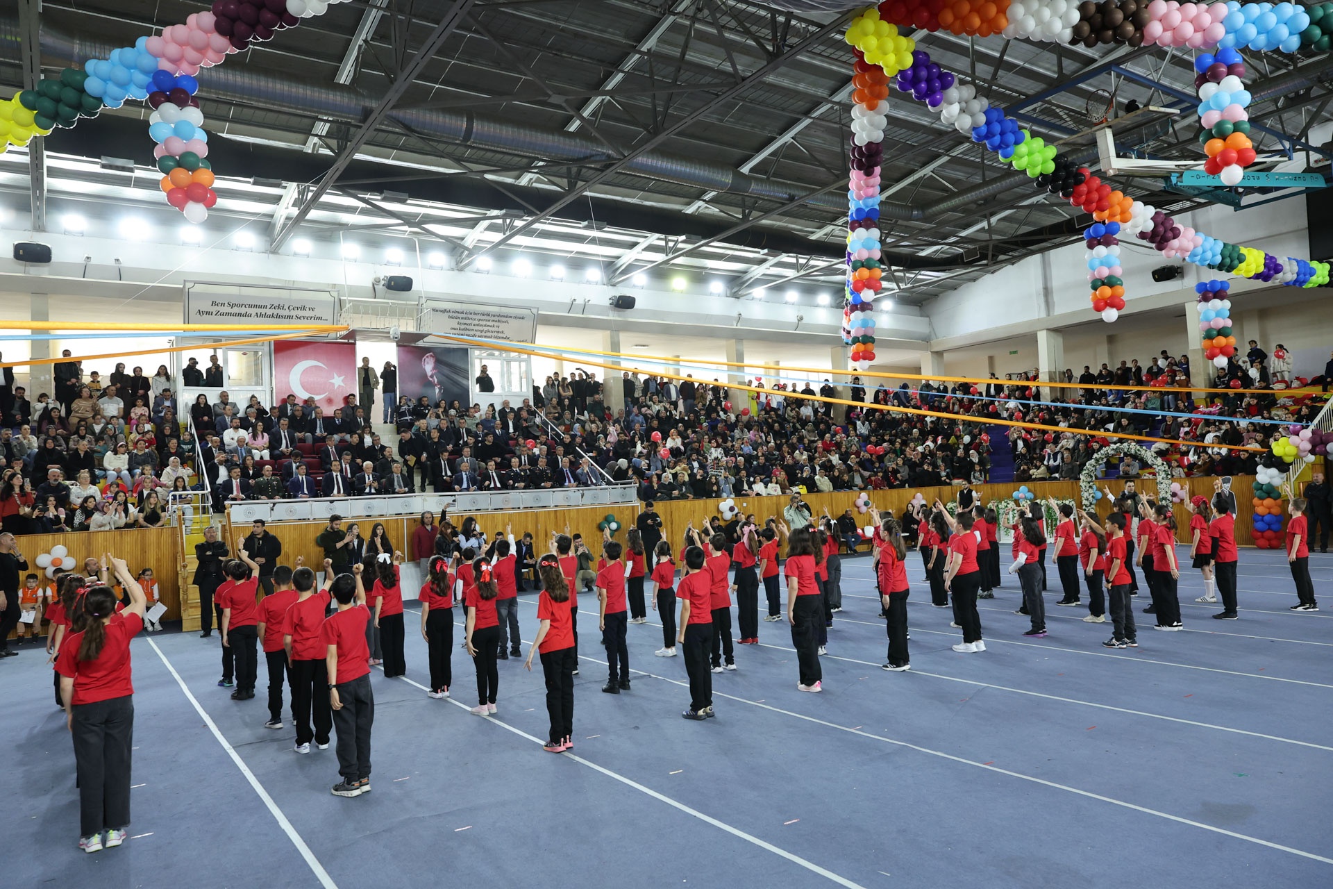 TOKAT’TA 23 NİSAN COŞKUSU VE DUYGU DOLU ANLAR BİR ARADA YAŞANDI