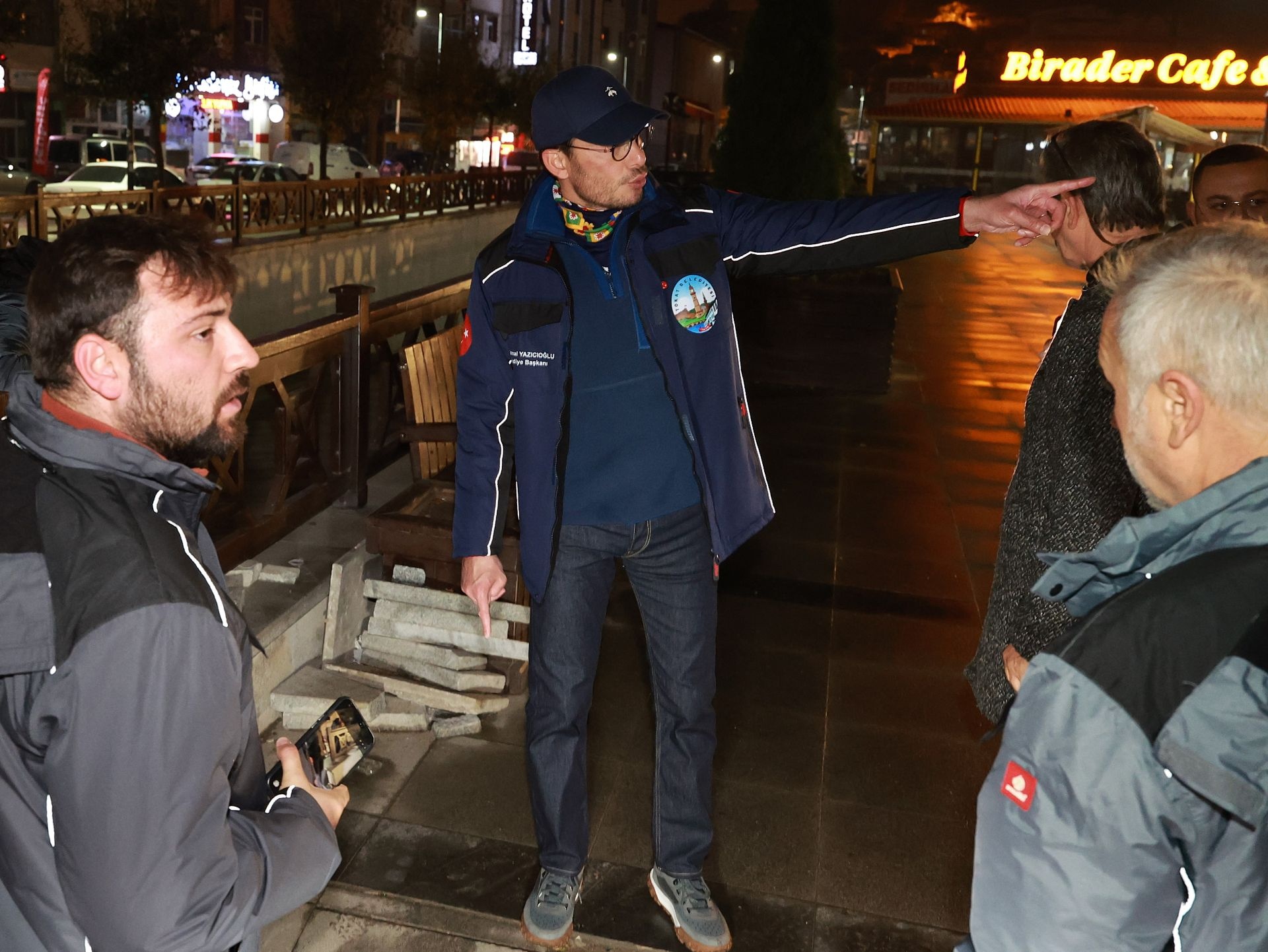 BAŞKAN YAZICIOĞLU’NDAN GECE YARISI MAHALLE İNCELEMESİ