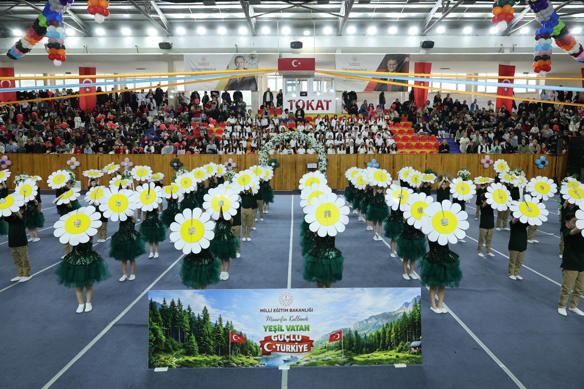 TOKAT’TA 23 NİSAN COŞKUSU VE DUYGU DOLU ANLAR BİR ARADA YAŞANDI