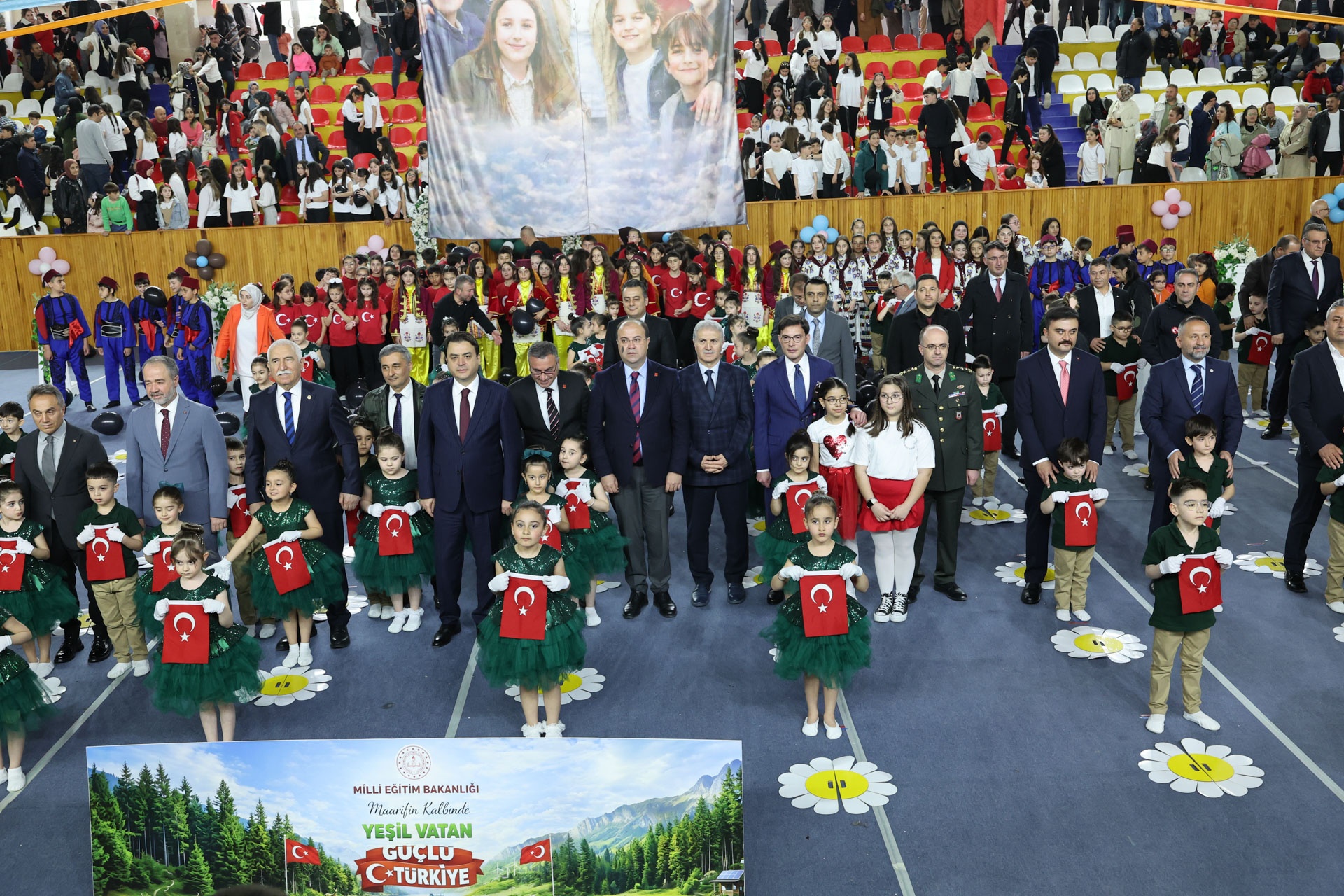 TOKAT’TA 23 NİSAN COŞKUSU VE DUYGU DOLU ANLAR BİR ARADA YAŞANDI