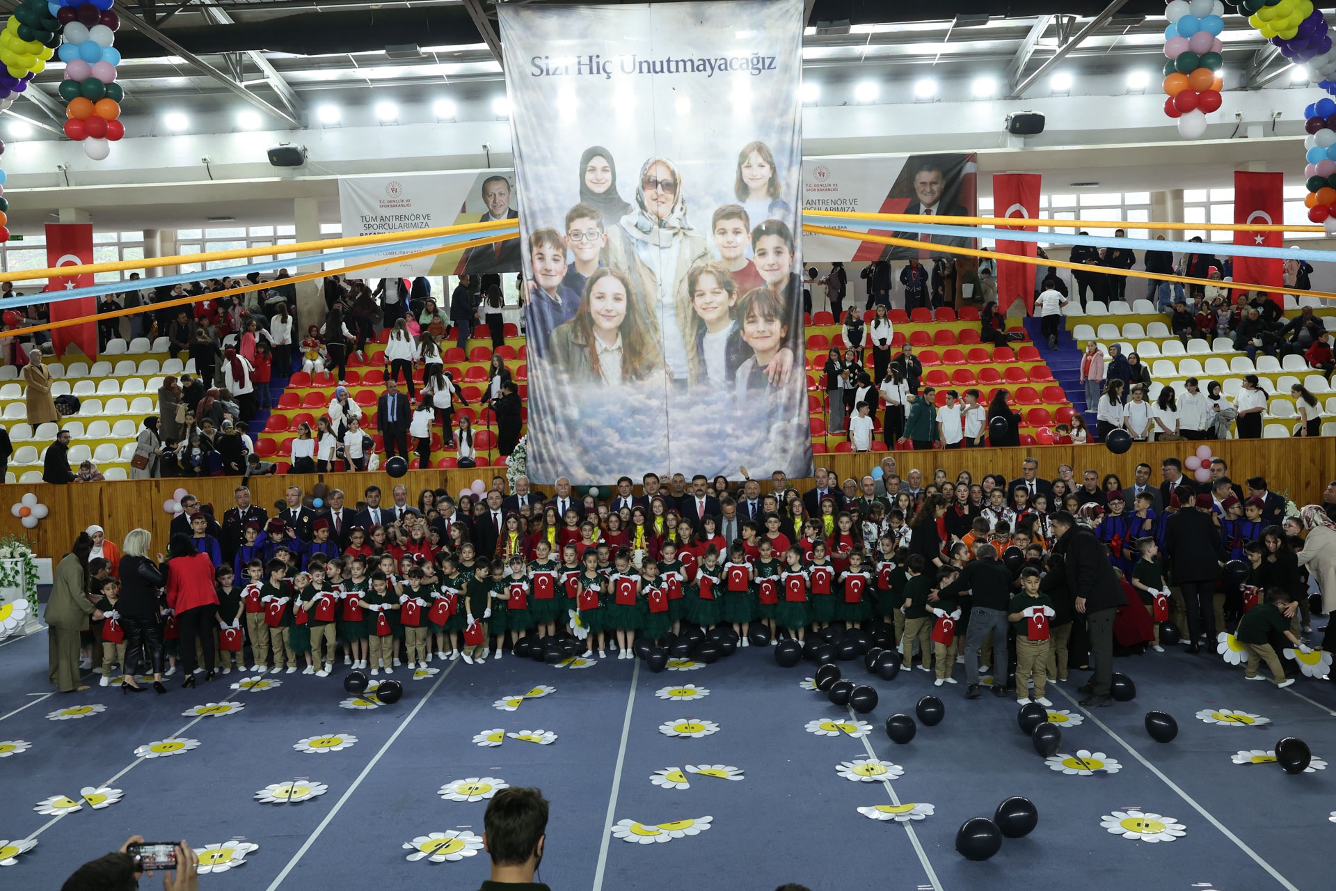 TOKAT’TA 23 NİSAN COŞKUSU VE DUYGU DOLU ANLAR BİR ARADA YAŞANDI