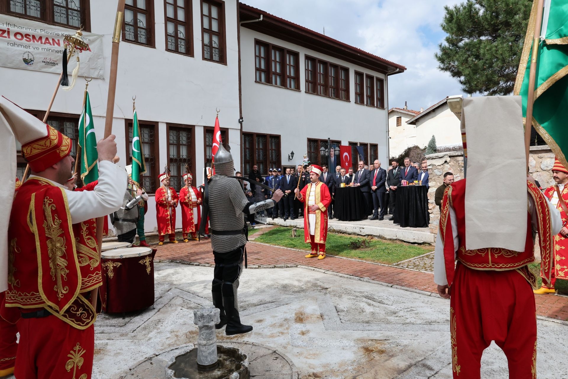 PLEVNE KAHRAMANI GAZİ OSMAN PAŞA TÖRENLE ANILDI