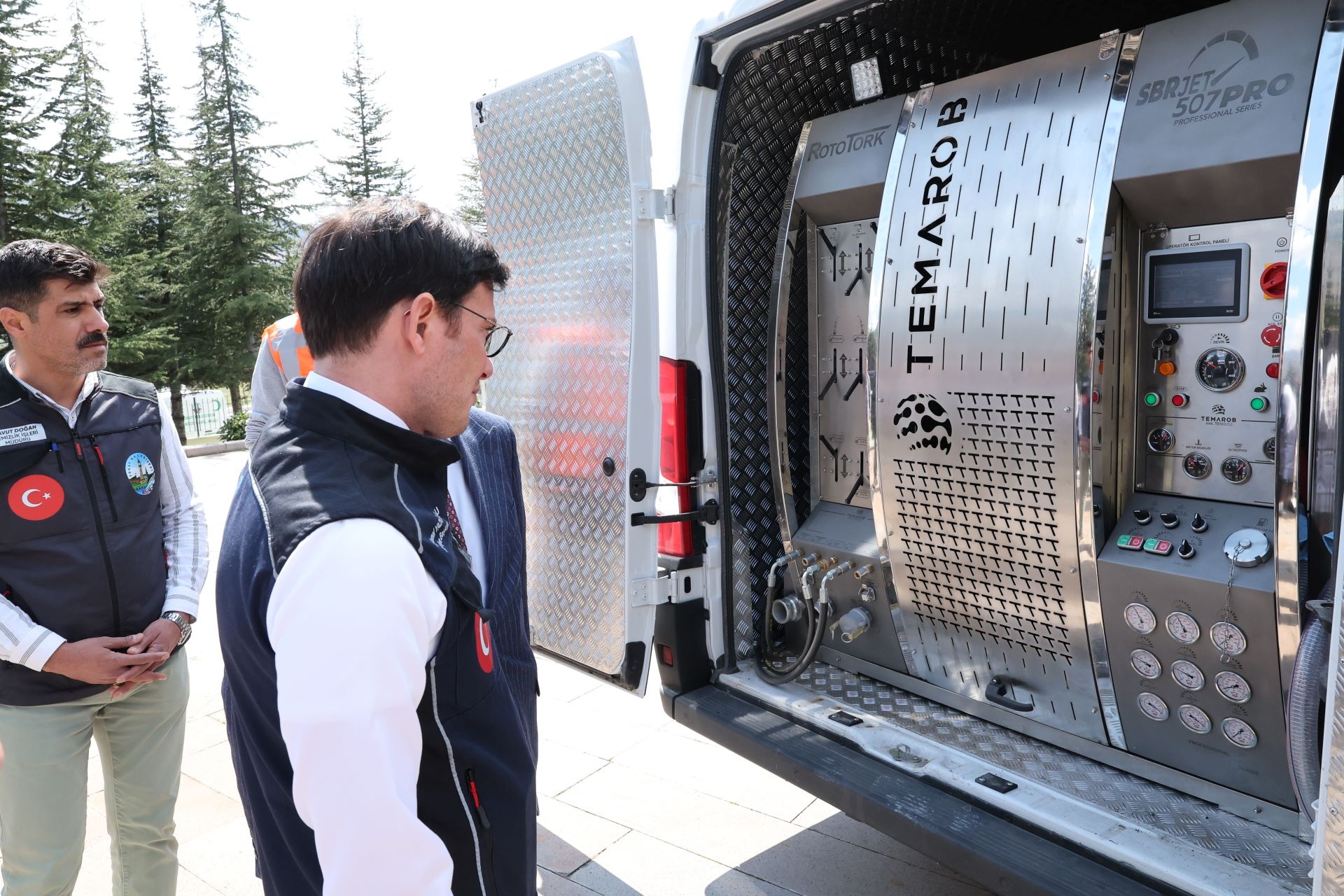 TEMİZLİKTE YENİ DÖNEM: JET YIKAMA ARACI SAHADA