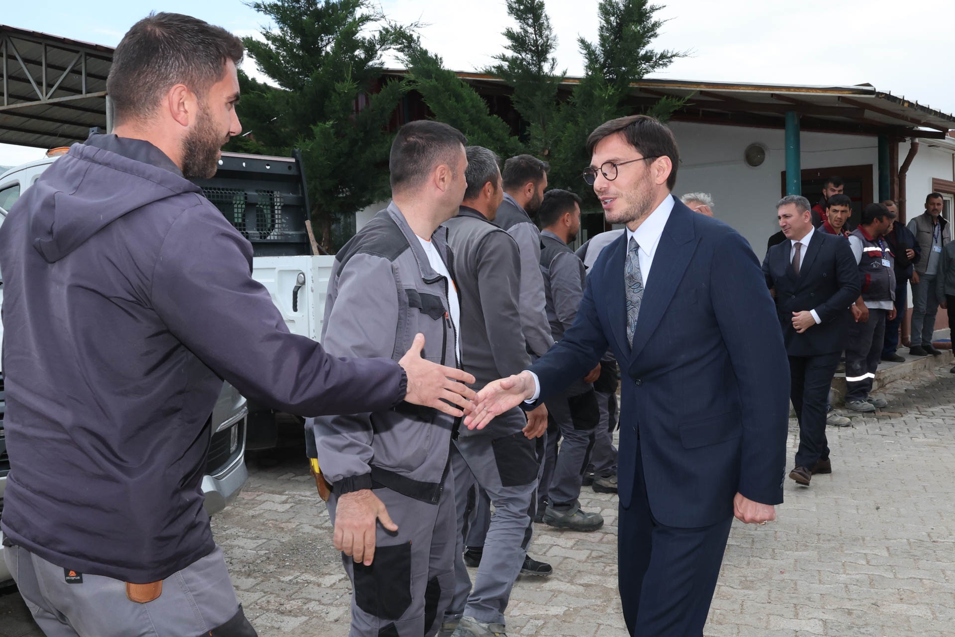 BAŞKAN YAZICIOĞLU, BELEDİYE PERSONELİYLE BAYRAMLAŞTI