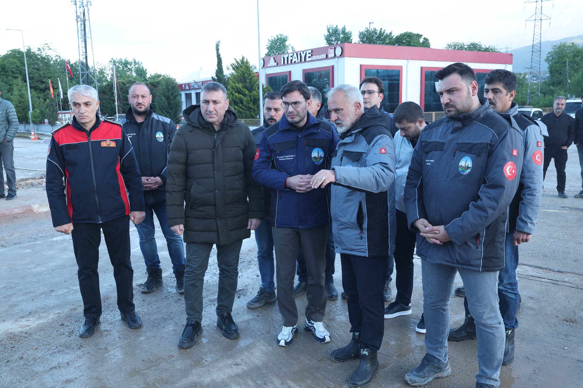 TAŞKIN RİSKİNE KARŞI ÇEDAŞ KÖPRÜSÜNDE YIKIM ÇALIŞMALARI SÜRÜYOR
