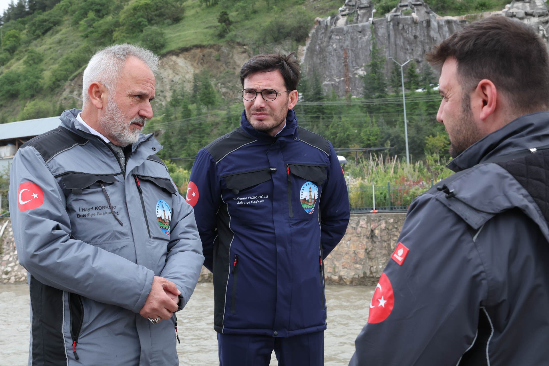 BAŞKAN YAZICIOĞLU’NDAN YIKIMI GERÇEKLEŞTİRİLEN ÇEDAŞ KÖPRÜSÜ YERİNE YENİ KÖPRÜ MÜJDESİ
