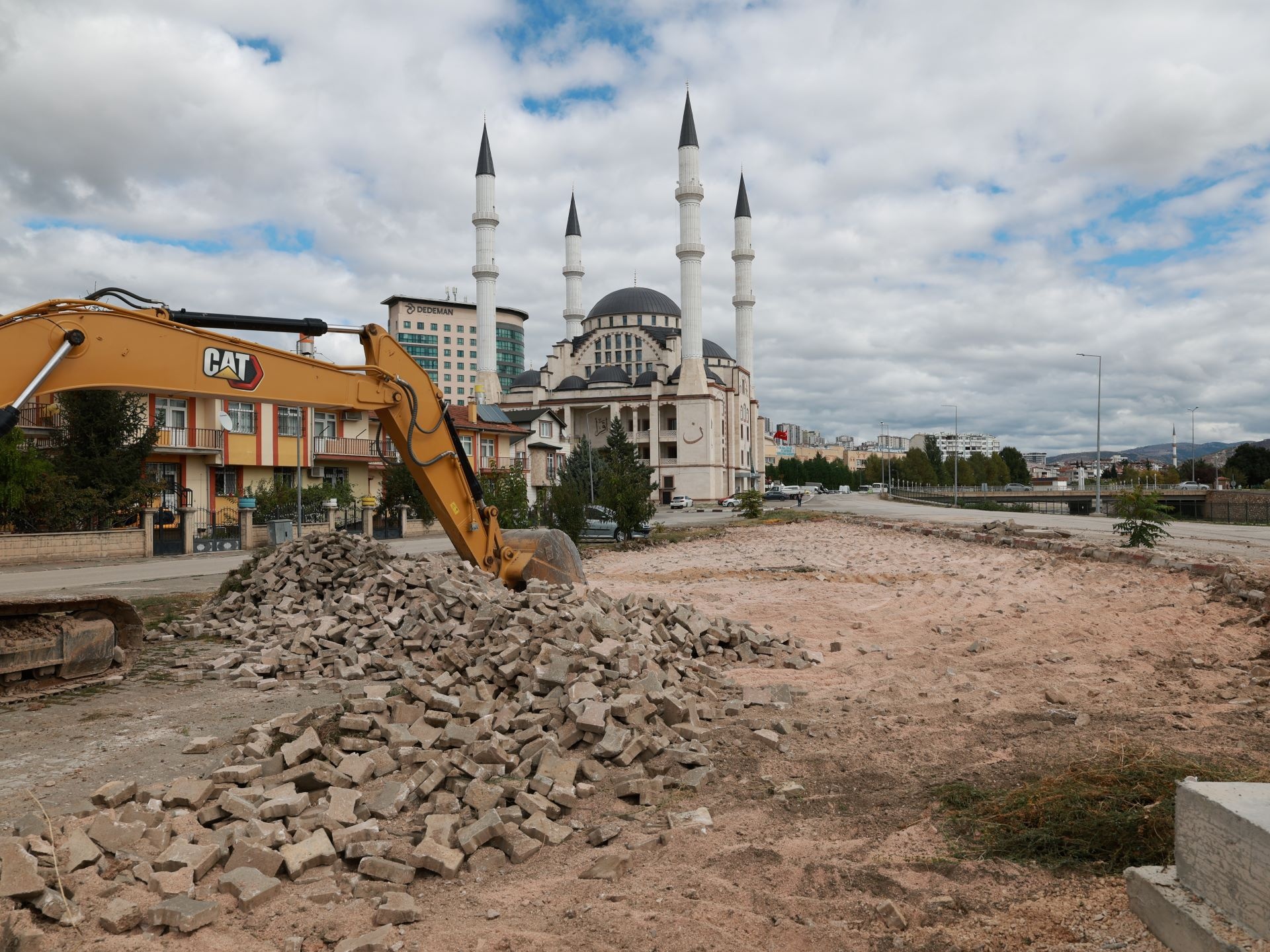 BAŞKAN YAZICIOĞLU ÜRETKEN BELEDİYECİLİKLE TAM GAZ YOLA DEVAM