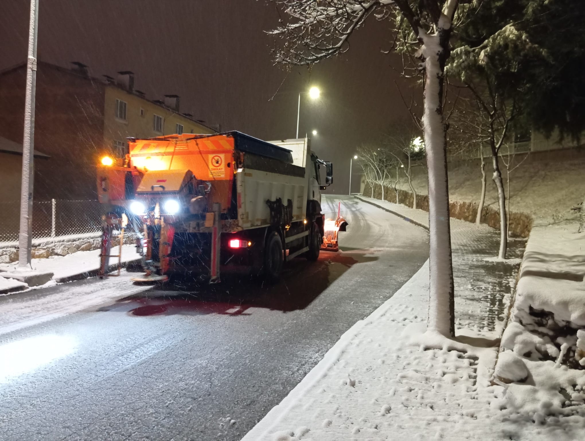 Başkan Yazıcıoğlu Kar Mesaisini Sahada Geçirdi