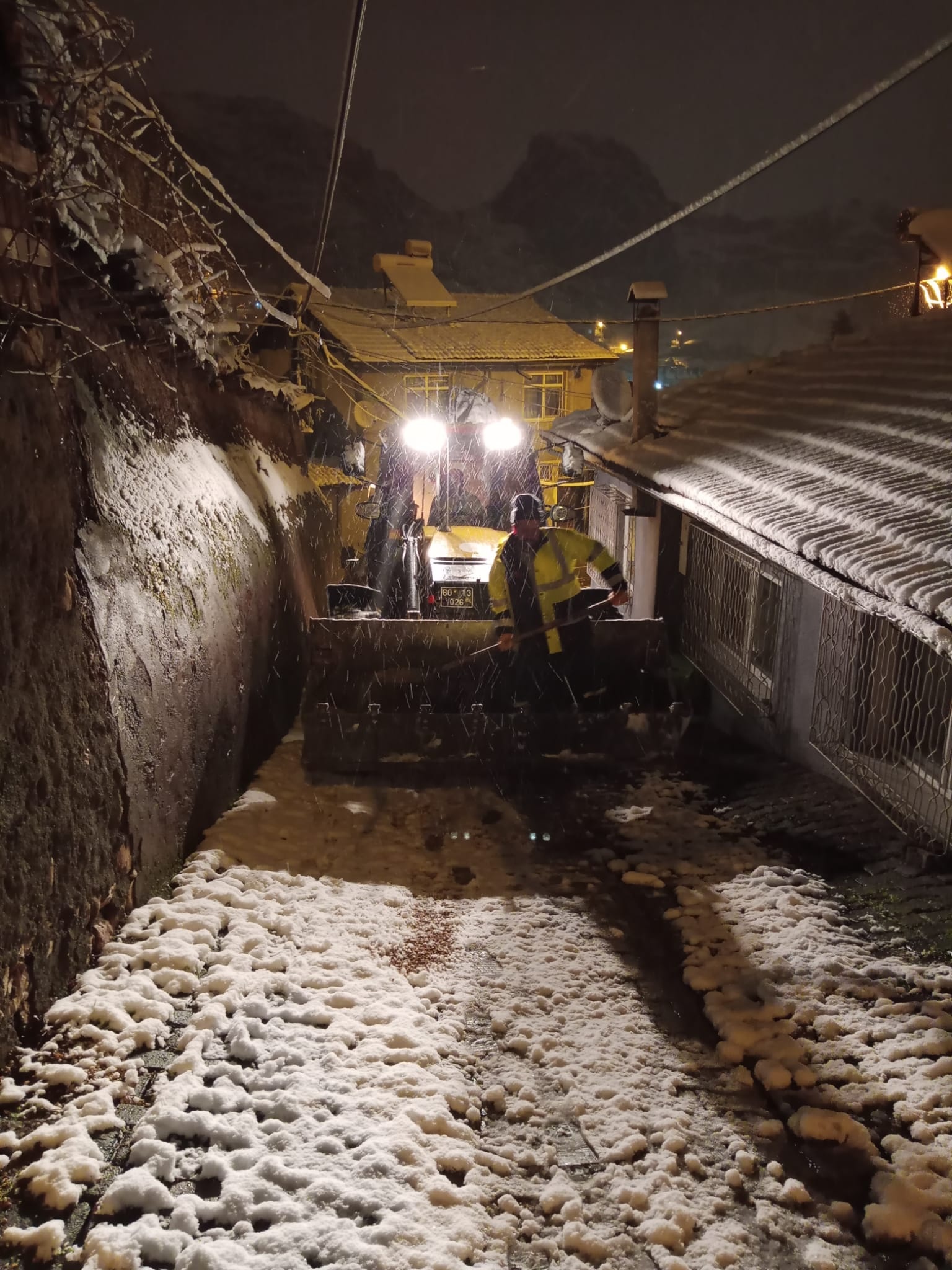 Başkan Yazıcıoğlu Kar Mesaisini Sahada Geçirdi