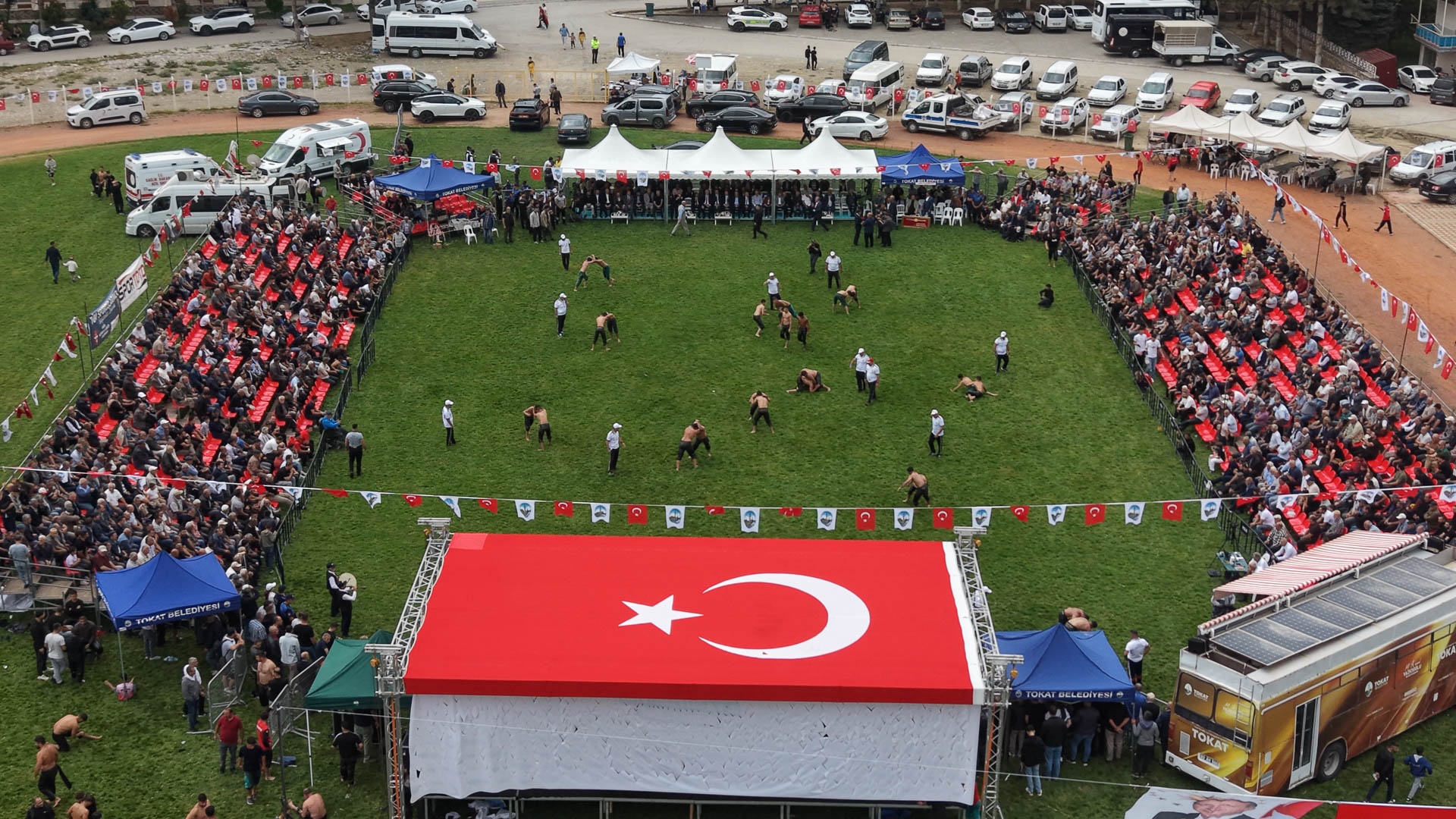PEHLİVANLAR TOKAT’TA ER MEYDANINDA SAHNE ALDI