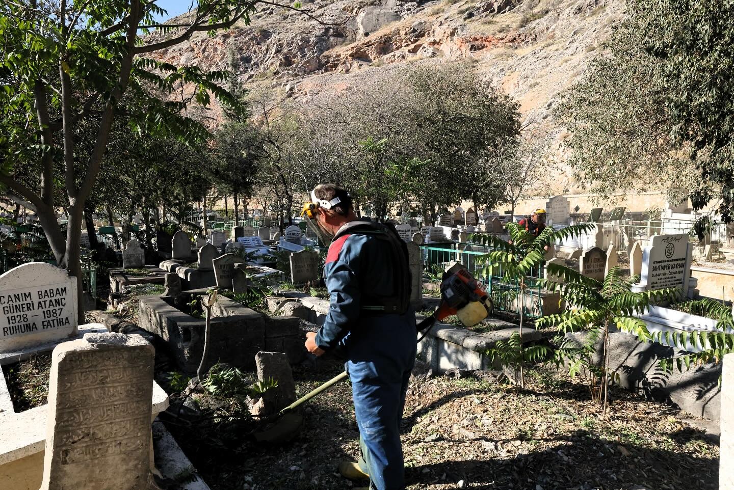 HUBYAR VE ŞEYH-İ ŞİRVANİ MEZARLIKLARINDA ÇALIŞMALAR DEVAM EDİYOR