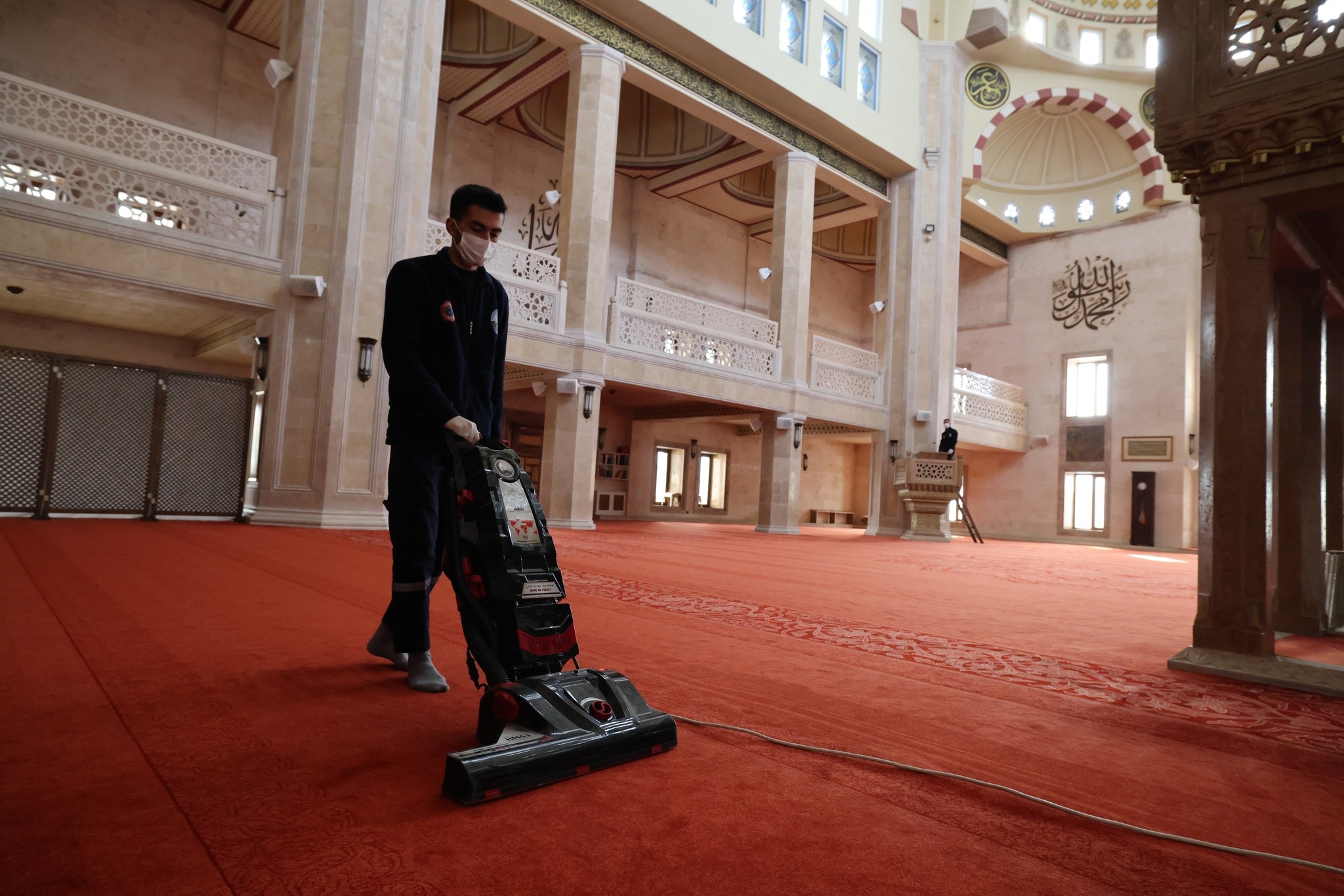 Tüm Camilerde Kapsamlı Temizlik Çalışması Devam Ediyor