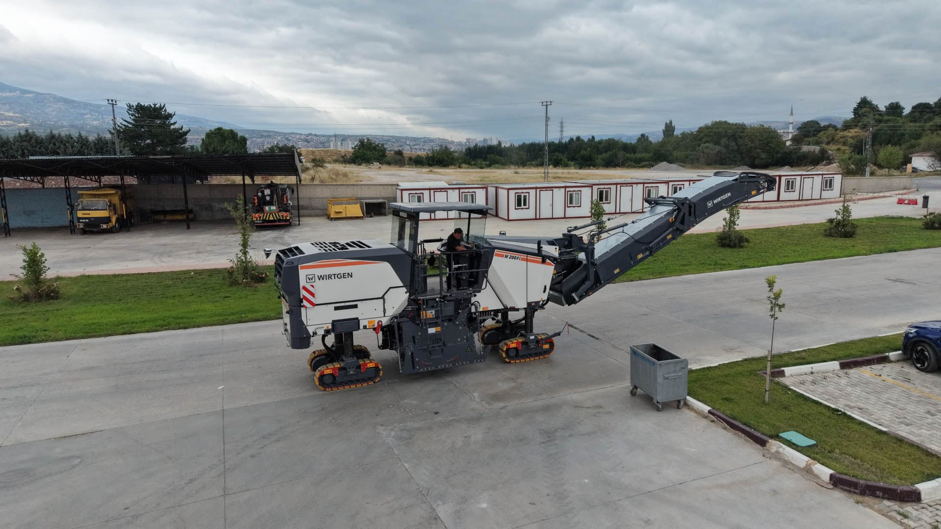 YENİ ASFALT KAZIMA MAKİNESİ HİZMETE ALINDI
