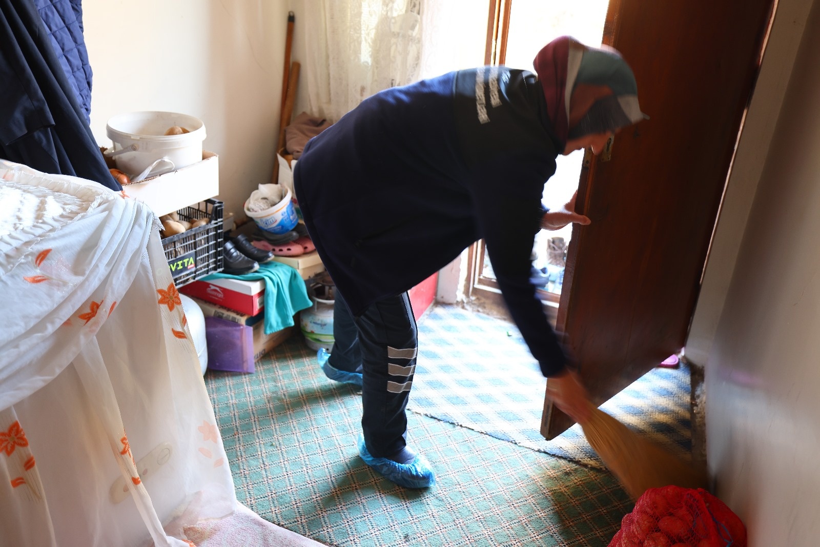 TOKAT BELEDİYESİ’NDEN YAŞLILARA HEM TEMİZLİK HEM DE CANLI MÜZİK HİZMETİ