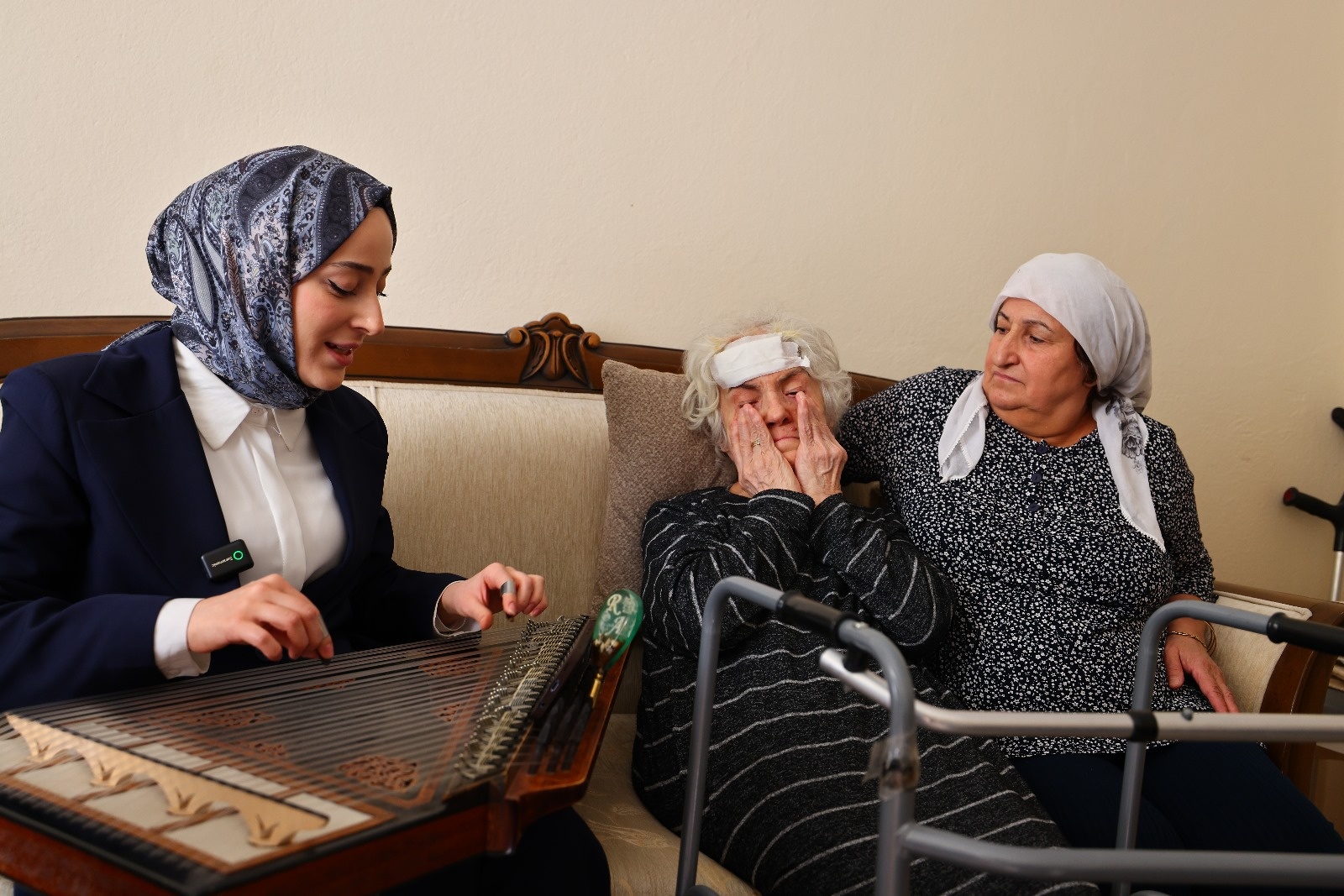 TOKAT BELEDİYESİ’NDEN YAŞLILARA HEM TEMİZLİK HEM DE CANLI MÜZİK HİZMETİ