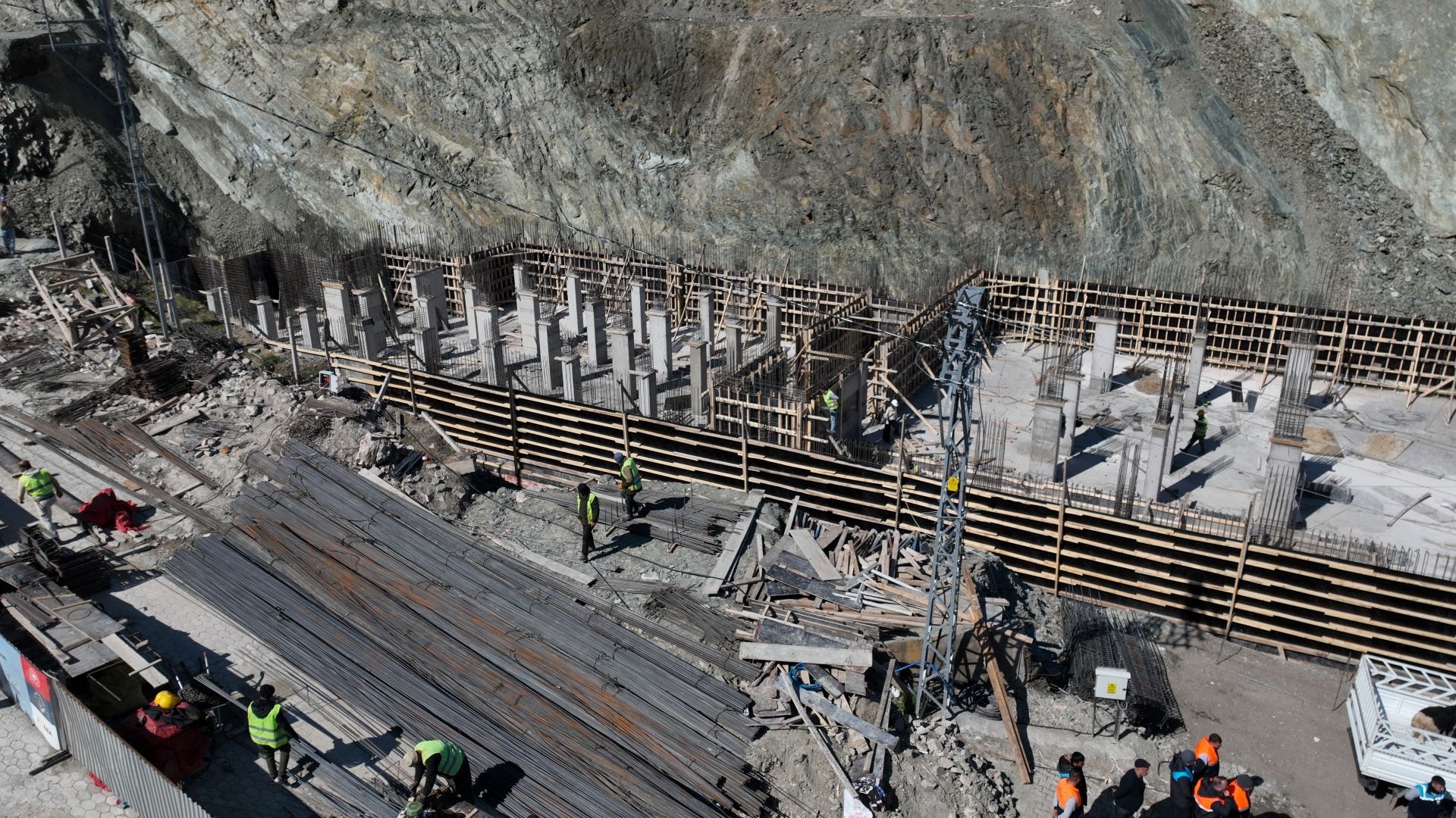 KENTSEL DÖNÜŞÜMDE KARARLI ADIMLAR: KALEDİBİ’NDE İLK ETAP BAŞLADI