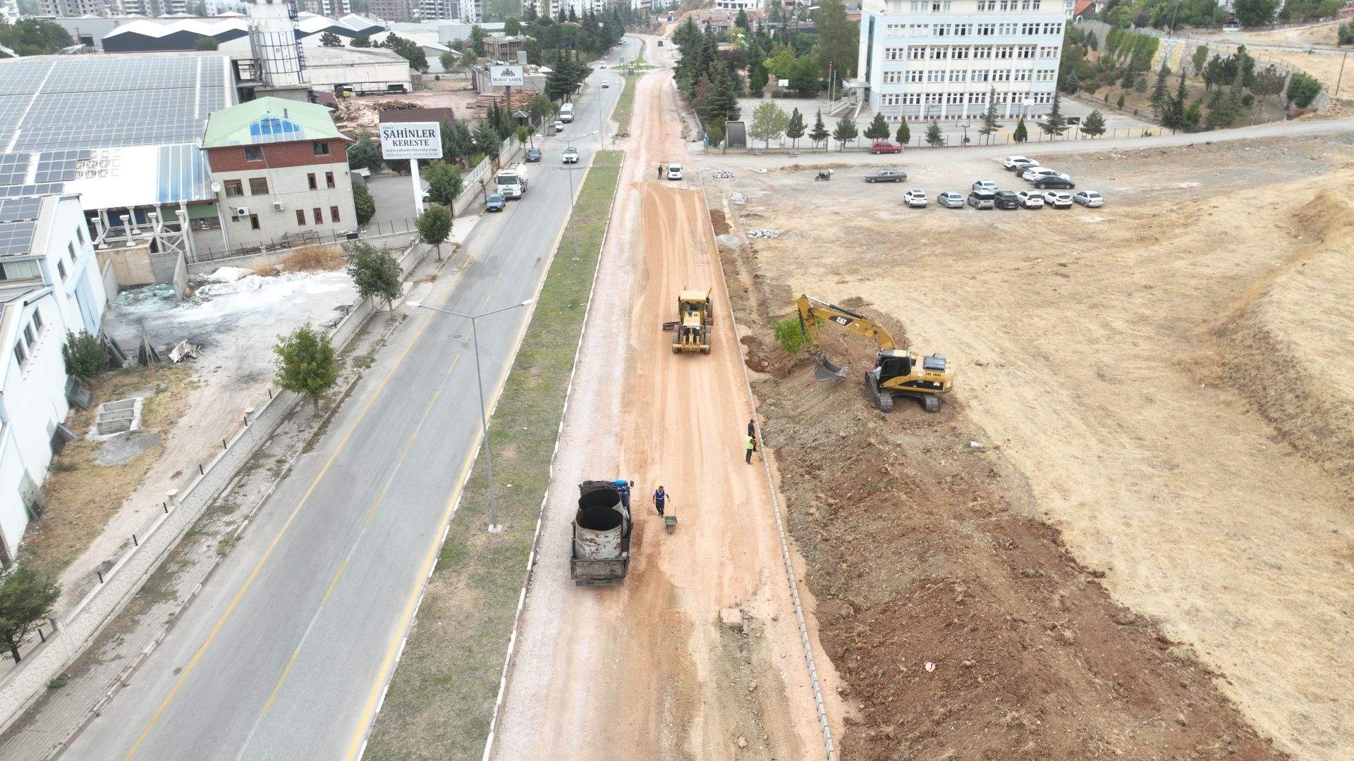 DENİZLİ CADDESİ BAŞTAN SONA YENİLENDİ