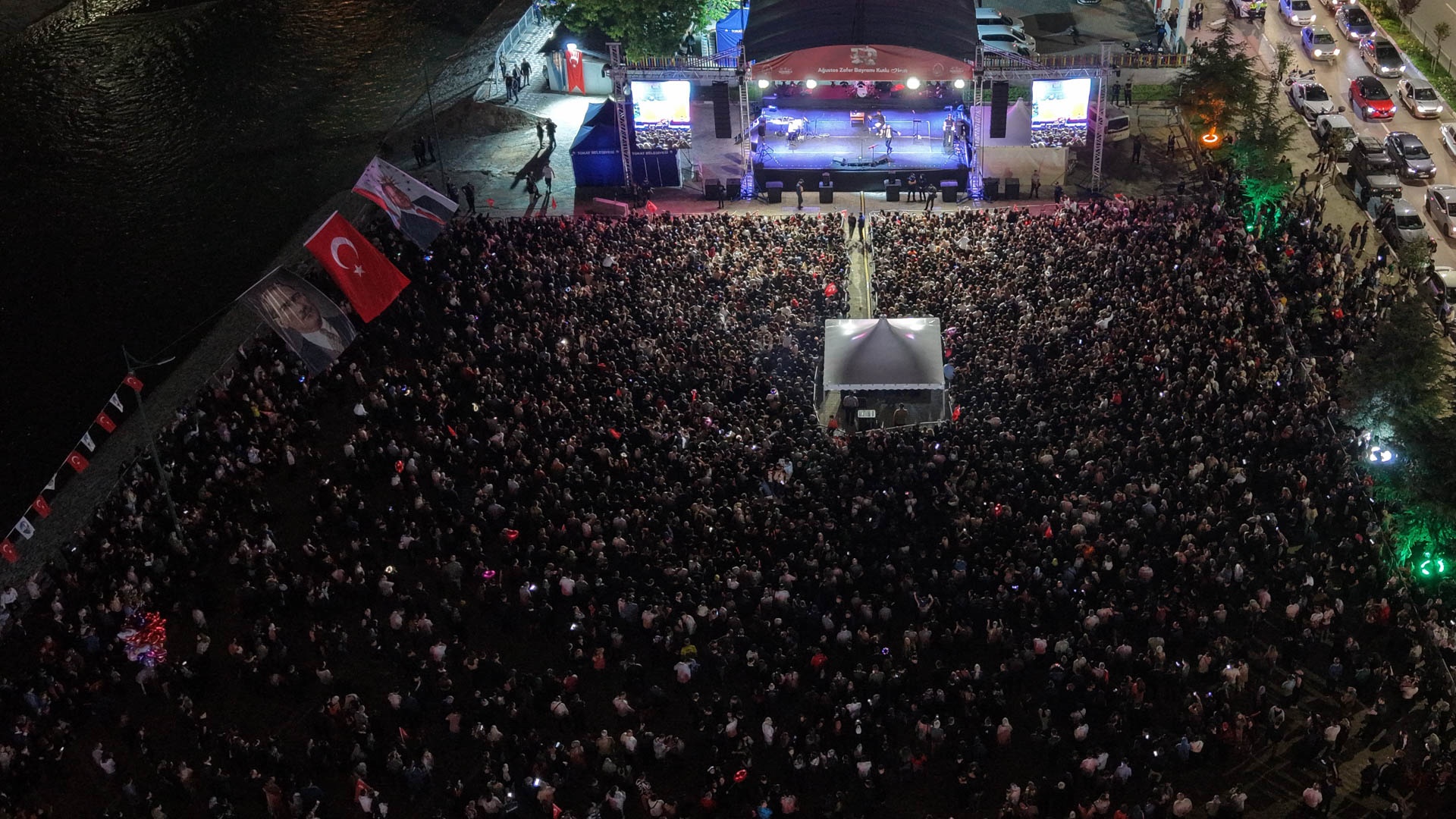ZAFER COŞKUSU TUĞÇE KANDEMİR KONSERİYLE TAÇLANDI