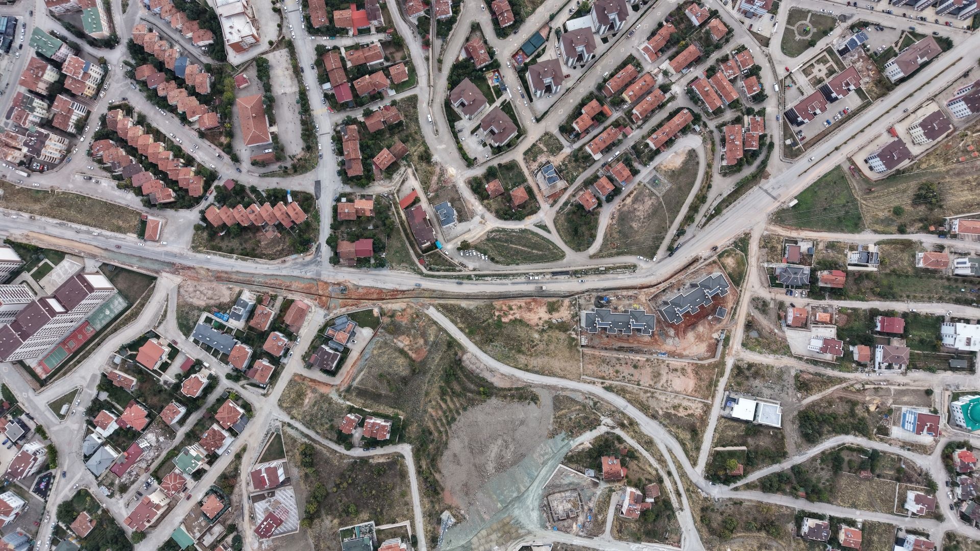 ALTIYÜZEVLER’DE İÇME SUYU HATTI YENİLENİYOR
