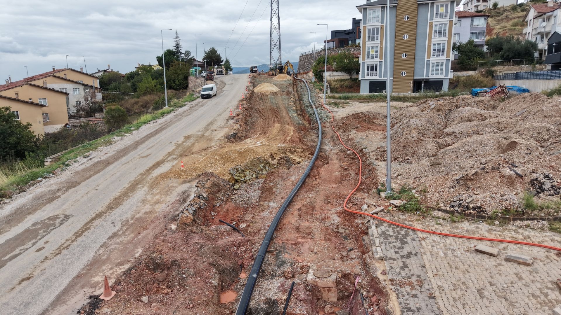 ALTIYÜZEVLER’DE İÇME SUYU HATTI YENİLENİYOR