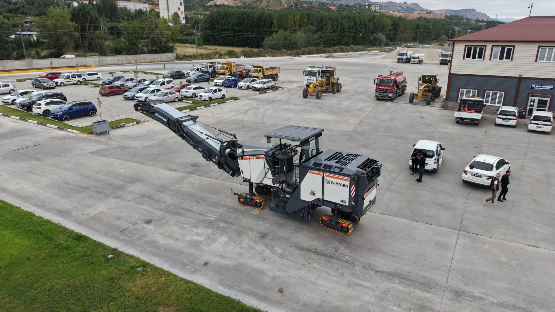 YENİ ASFALT KAZIMA MAKİNESİ HİZMETE ALINDI