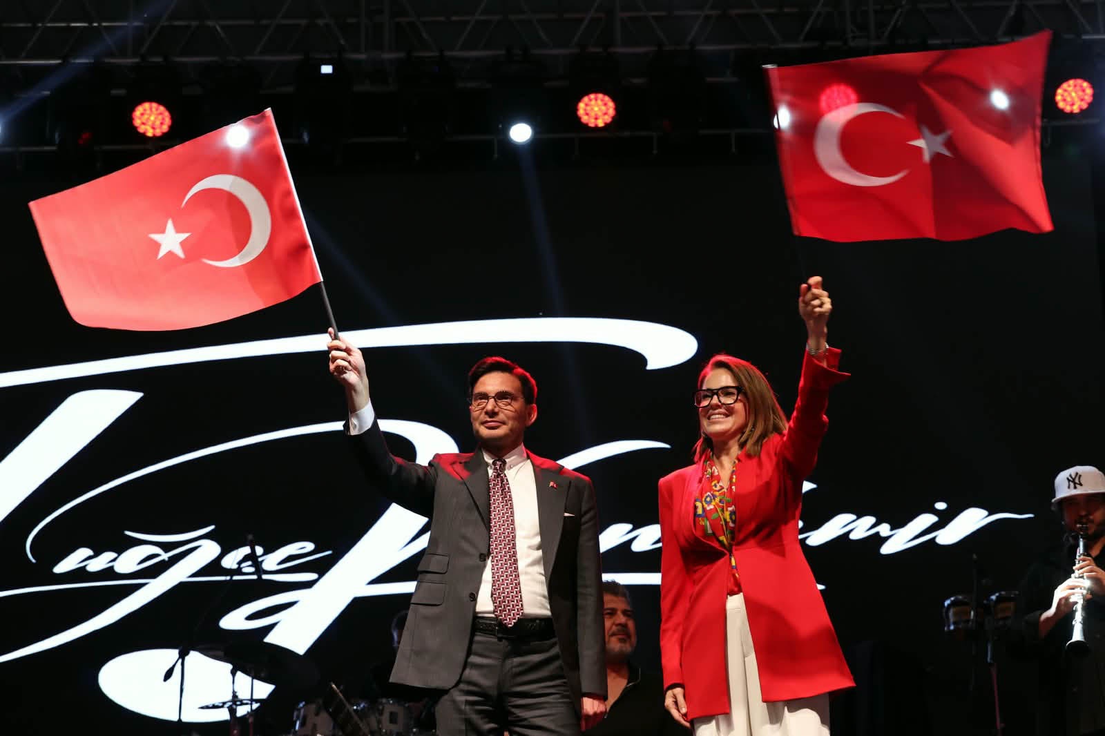 ZAFER COŞKUSU TUĞÇE KANDEMİR KONSERİYLE TAÇLANDI