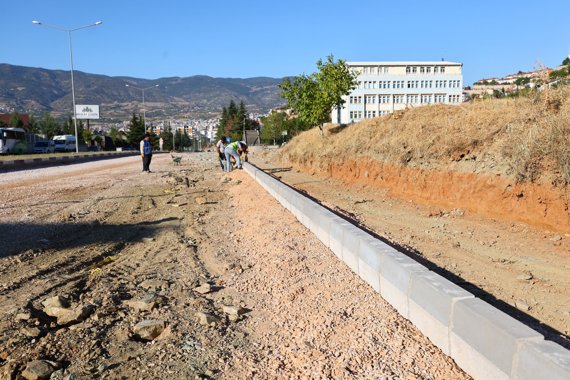 DENİZLİ CADDESİ BAŞTAN SONA YENİLENDİ