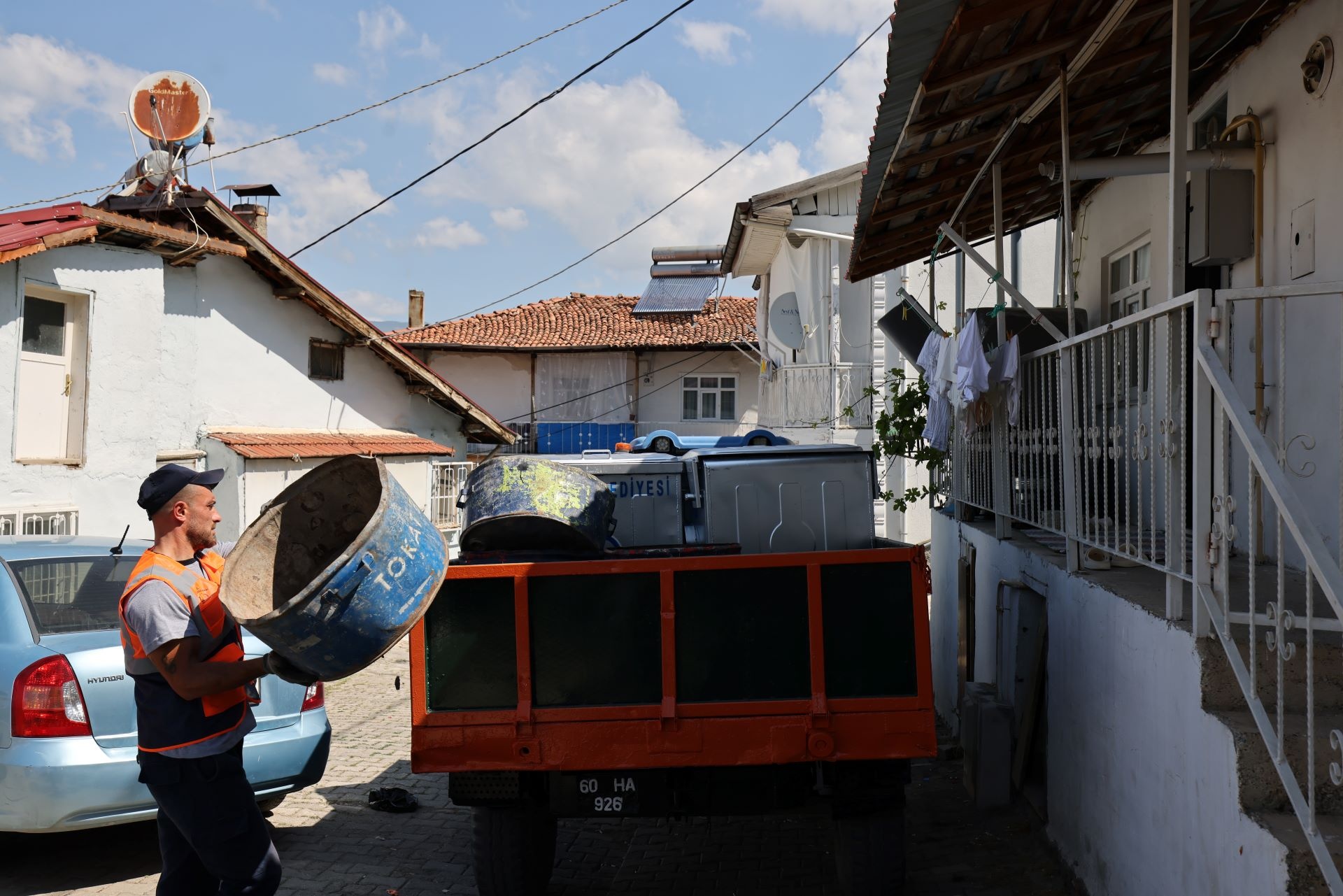 BAŞKAN YAZICIOĞLU: YENİ NESİL TEMİZLİK ARACI VE YENİ ÇÖP KONTEYNERLERİMİZ DEVREDE