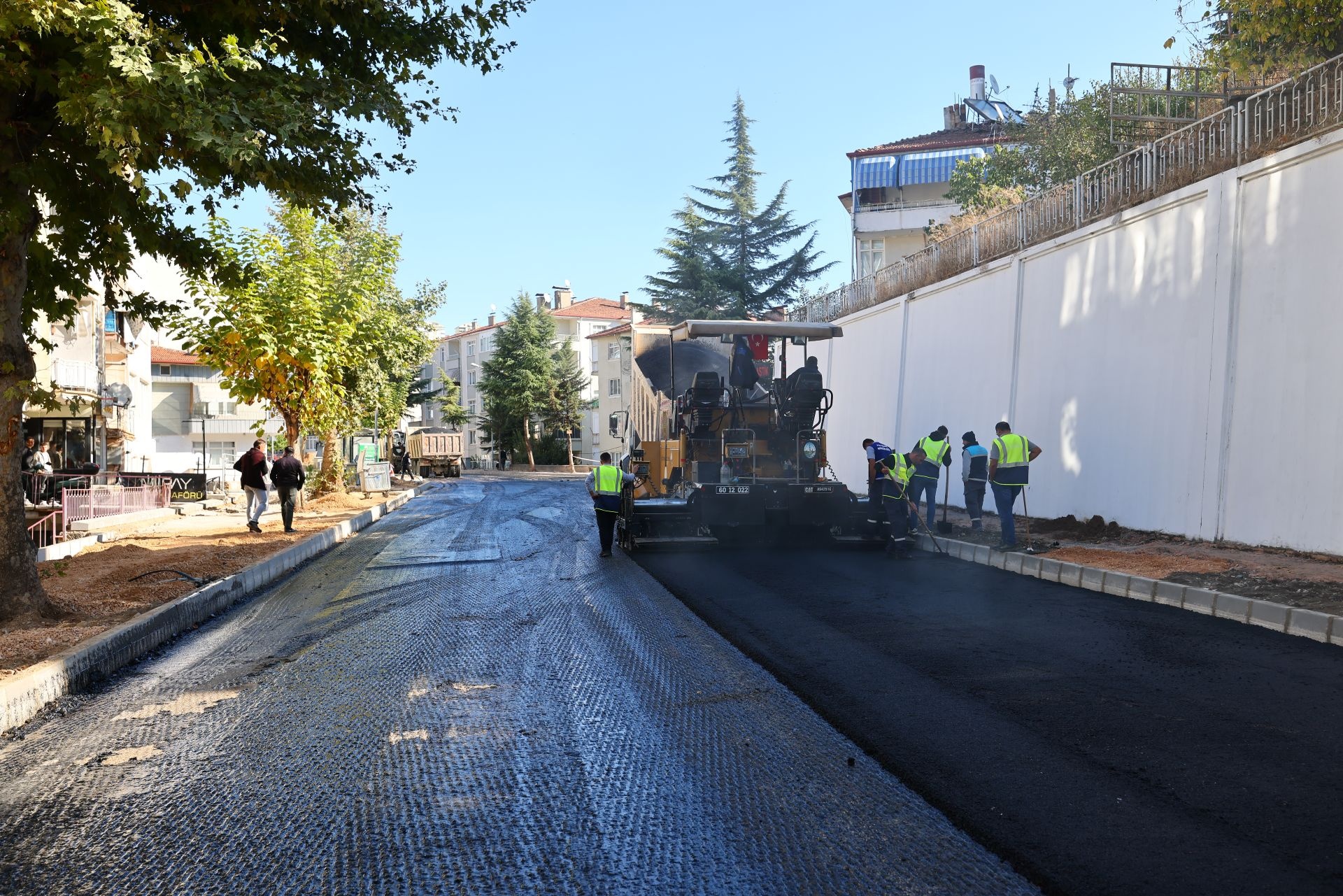 TOKAT’TA BİR İLK ASFALT’TA PALETLİ ASFALT KAZIYICI SİSTEM UYGULAMAYA ALINDI