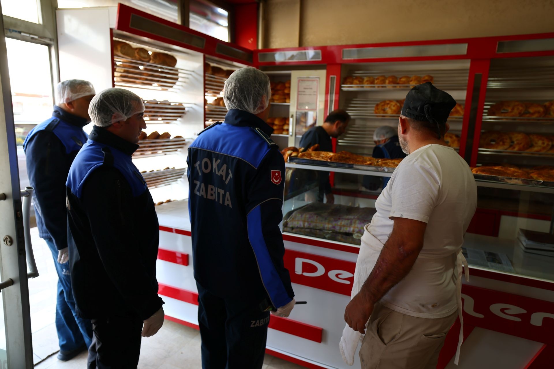 TOKAT BELEDİYESİ ZABITA EKİPLERİNDEN FIRIN VE UNLU MAMUL İŞLETMELERİNE SIKI DENETİM