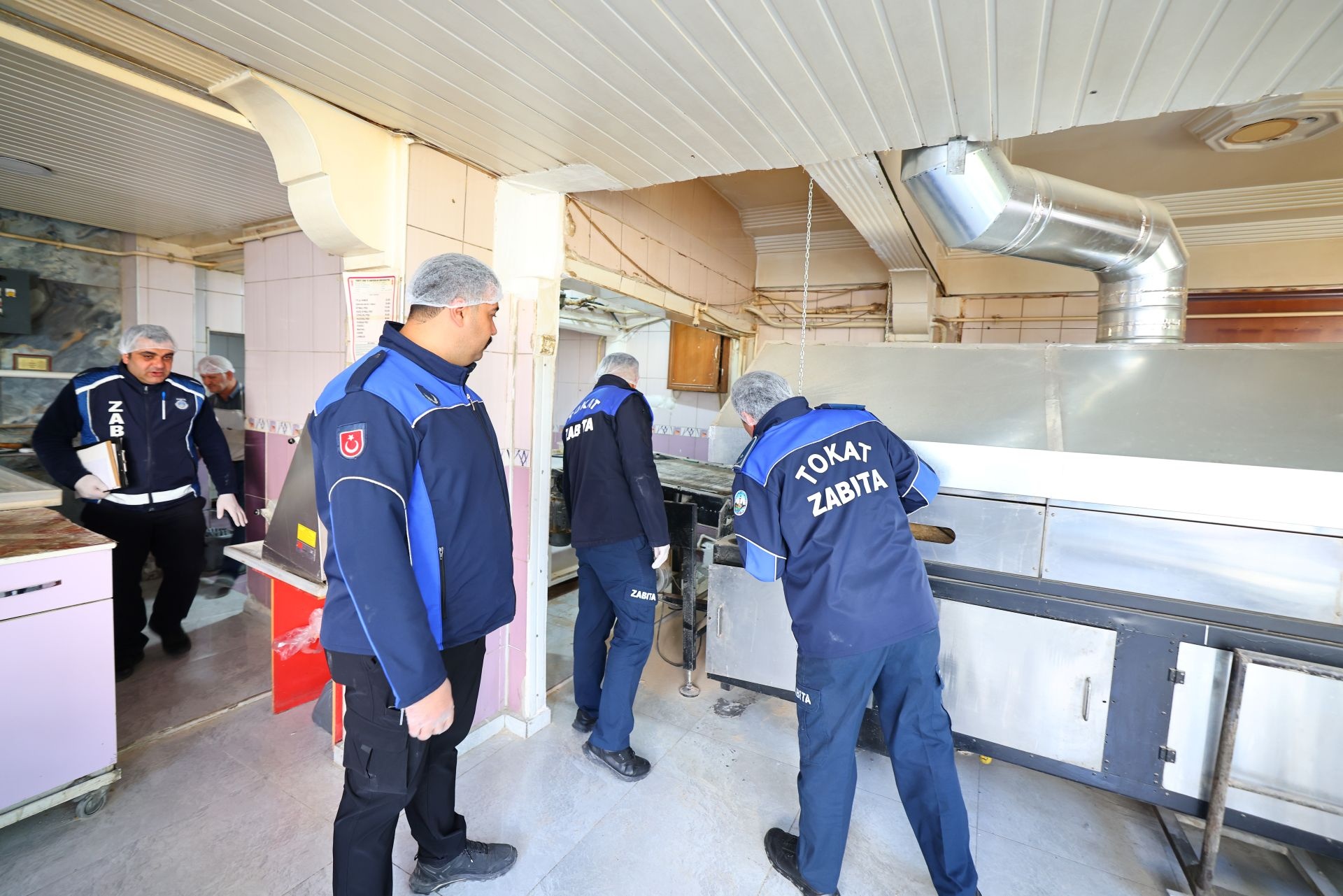 TOKAT BELEDİYESİ ZABITA EKİPLERİNDEN FIRIN VE UNLU MAMUL İŞLETMELERİNE SIKI DENETİM