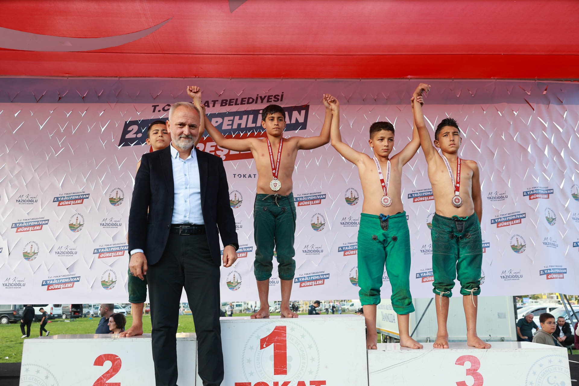 PEHLİVANLAR TOKAT’TA ER MEYDANINDA SAHNE ALDI