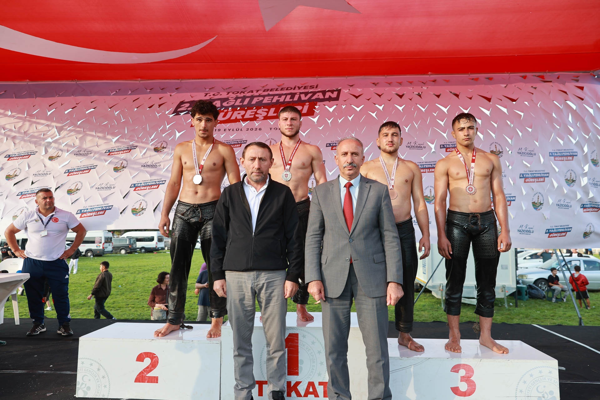 PEHLİVANLAR TOKAT’TA ER MEYDANINDA SAHNE ALDI
