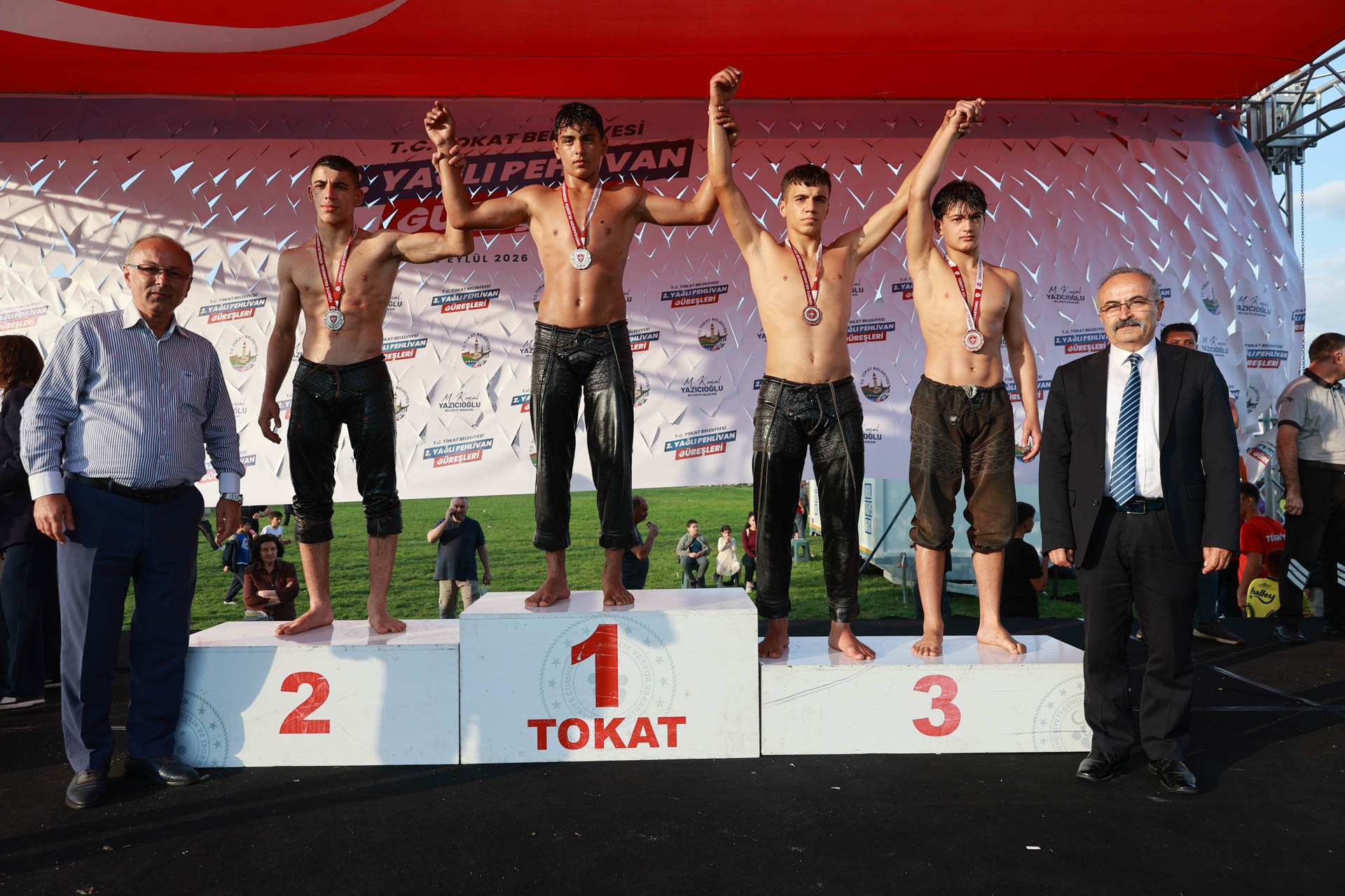 PEHLİVANLAR TOKAT’TA ER MEYDANINDA SAHNE ALDI