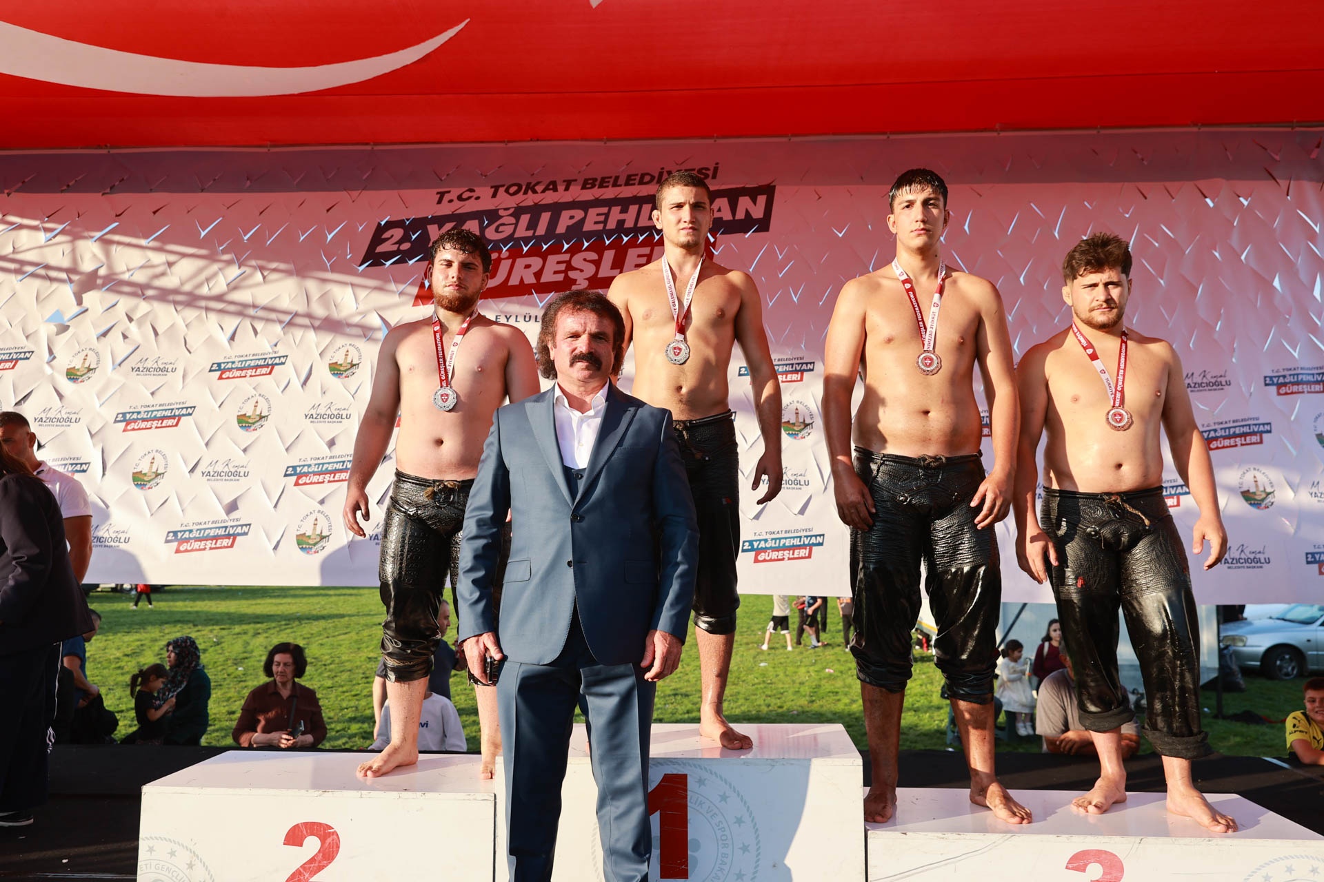PEHLİVANLAR TOKAT’TA ER MEYDANINDA SAHNE ALDI