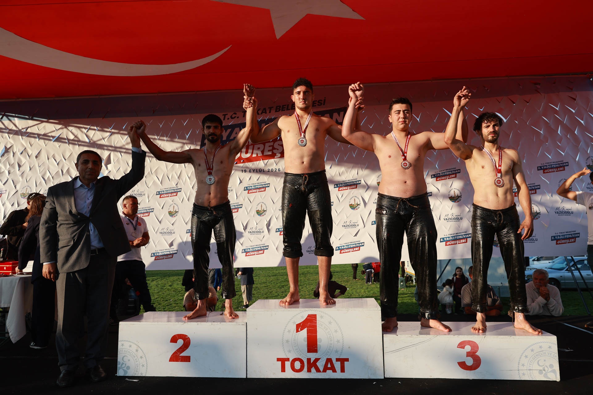 PEHLİVANLAR TOKAT’TA ER MEYDANINDA SAHNE ALDI