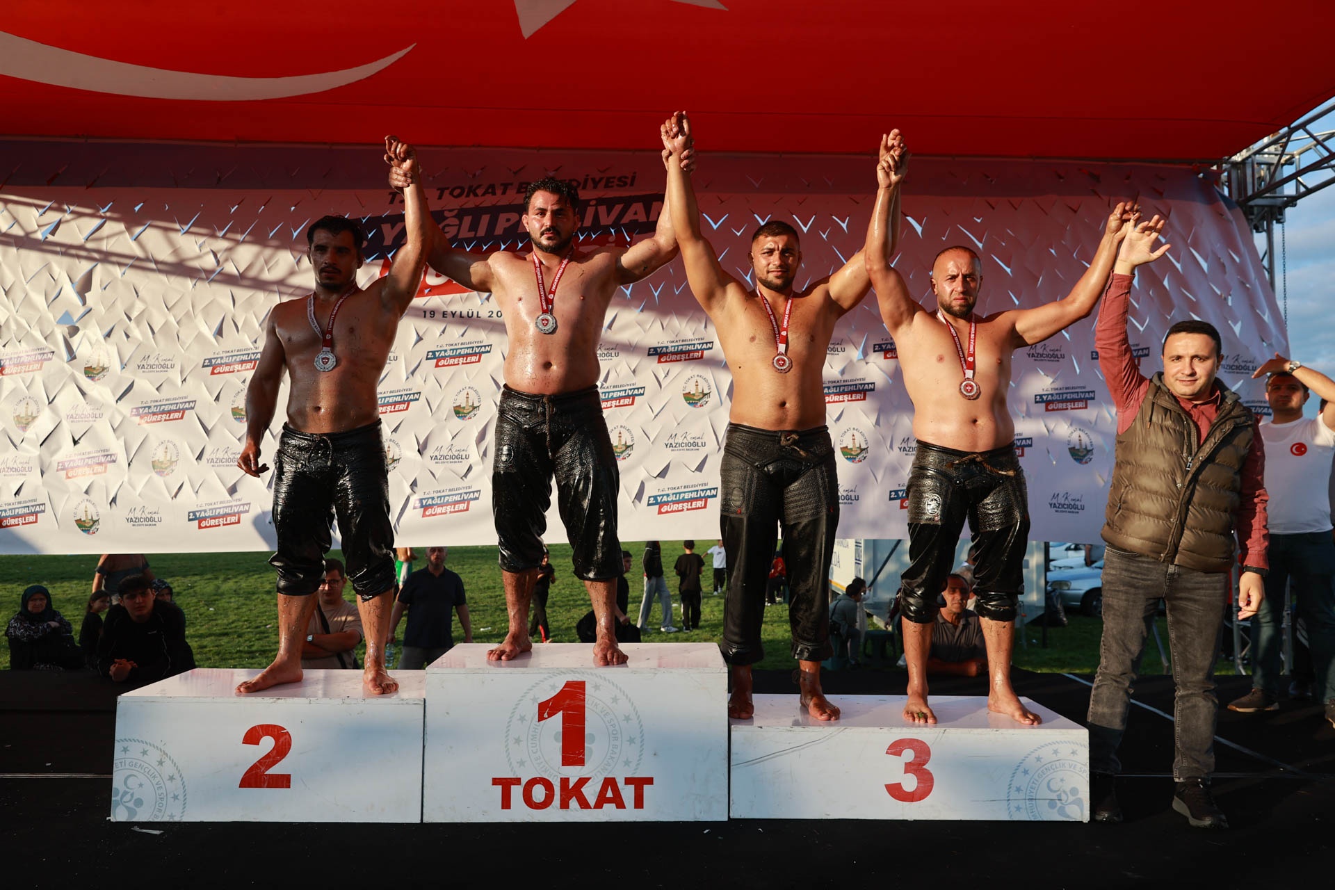 PEHLİVANLAR TOKAT’TA ER MEYDANINDA SAHNE ALDI