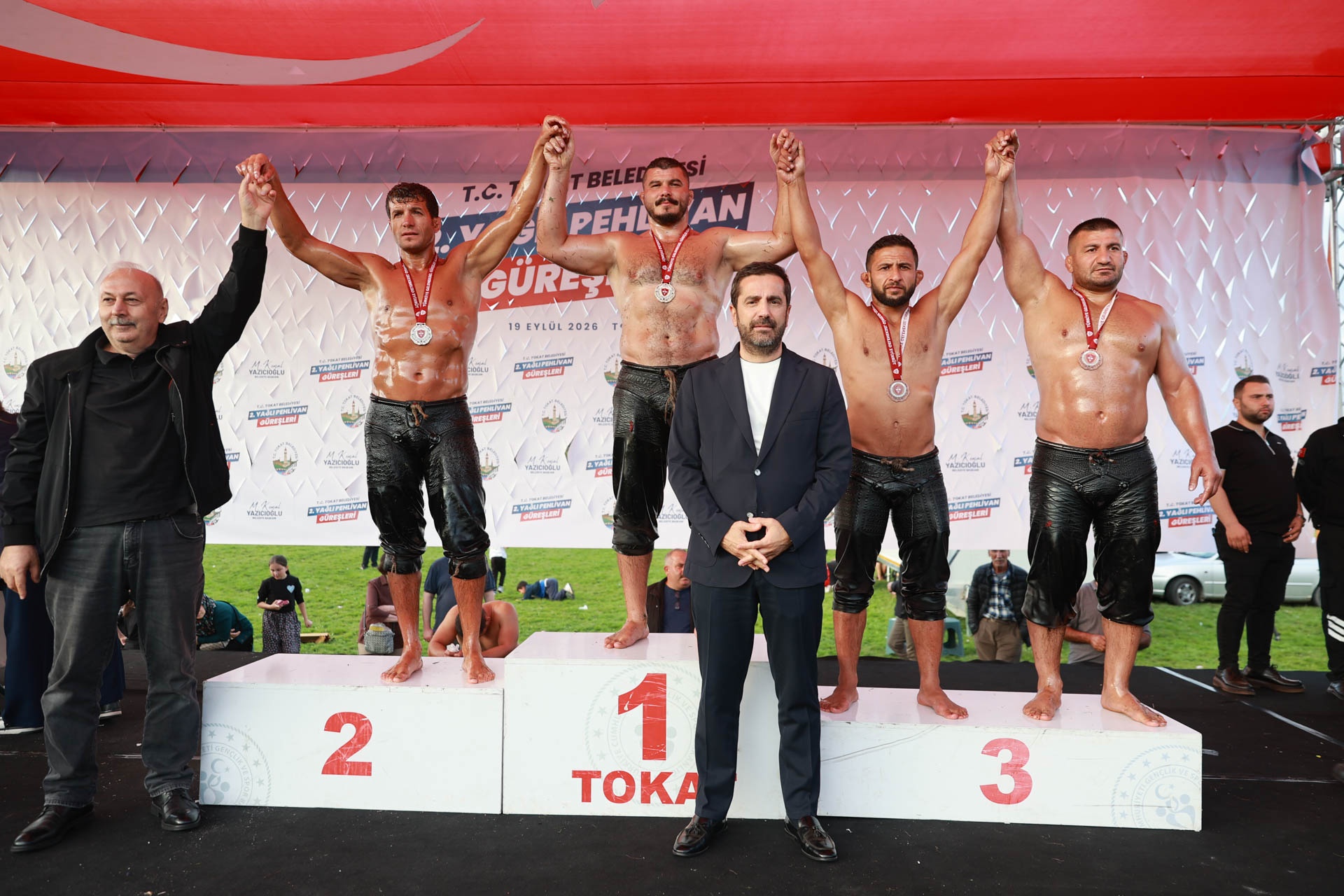 PEHLİVANLAR TOKAT’TA ER MEYDANINDA SAHNE ALDI