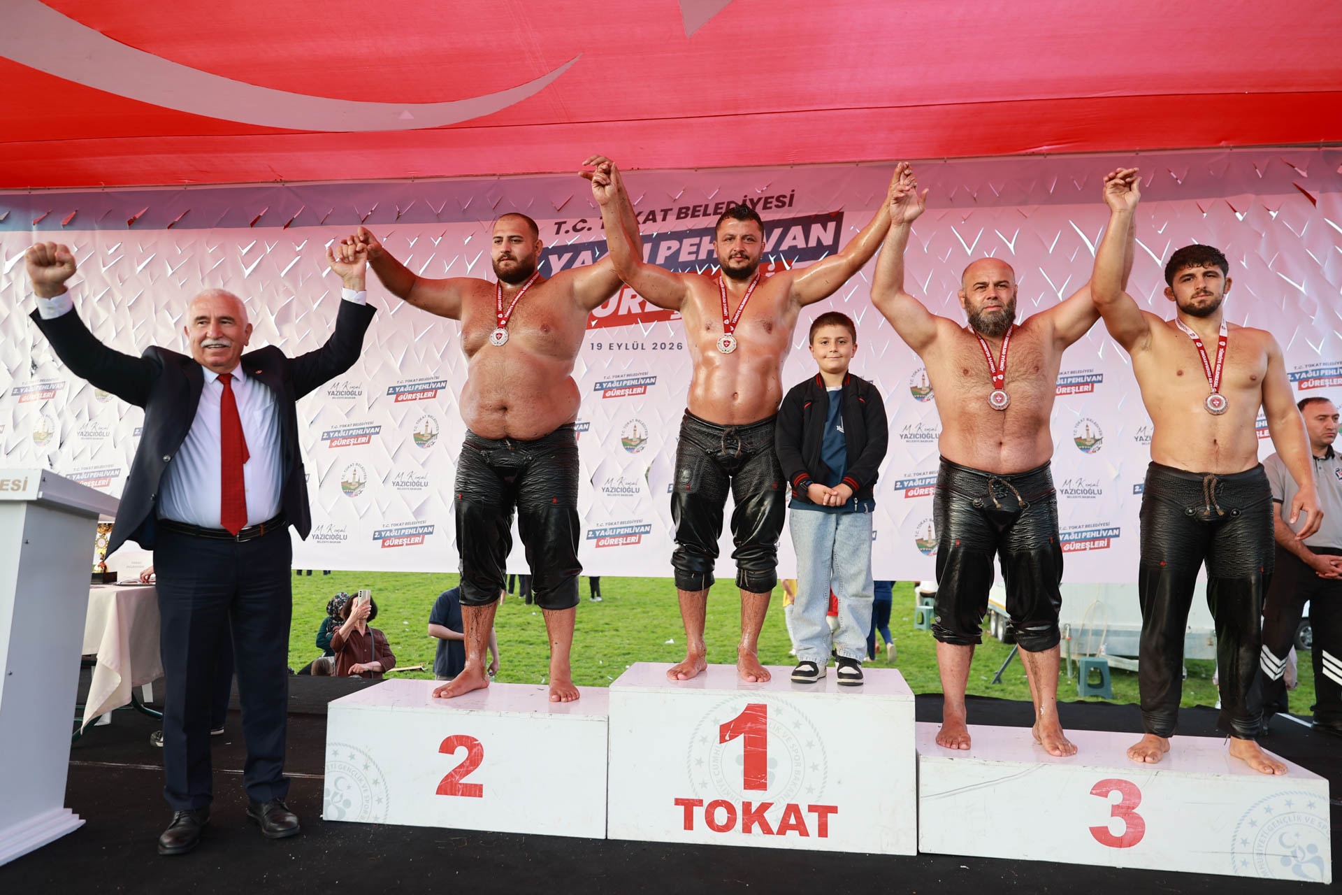 PEHLİVANLAR TOKAT’TA ER MEYDANINDA SAHNE ALDI
