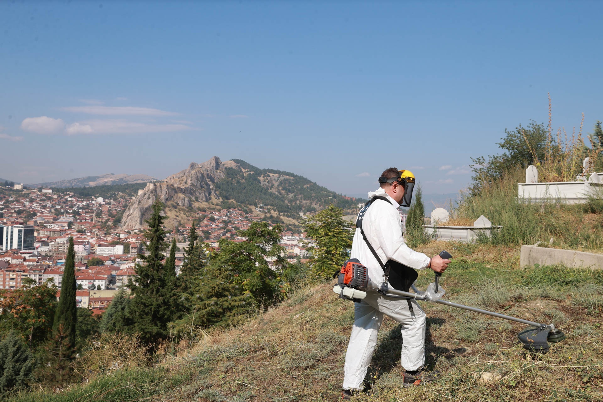 TOKAT BELEDİYESİ MEZARLIKLAR MÜDÜRLÜĞÜ’NÜN MAKİNE PARKI GÜÇLENDİRİLDİ