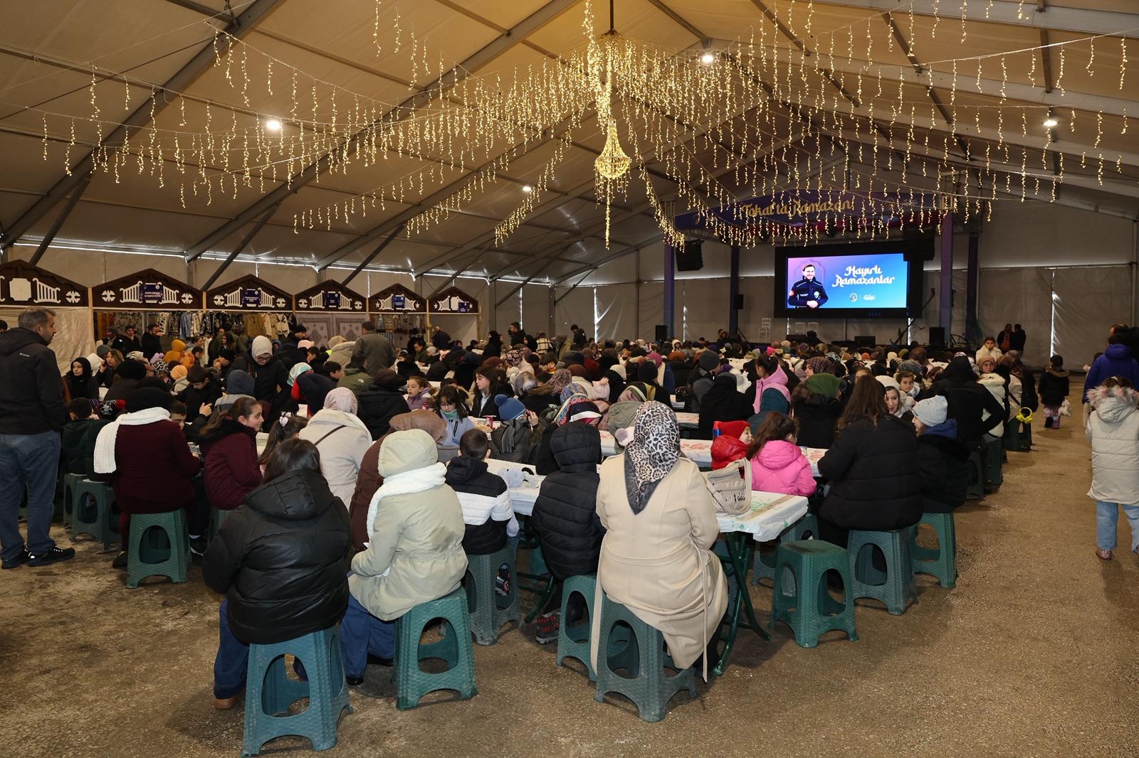 RAMAZANIN EN NEŞELİ İFTARI TEKNE ORUCUMA YÜZLERCE ÇOCUK KATILDI