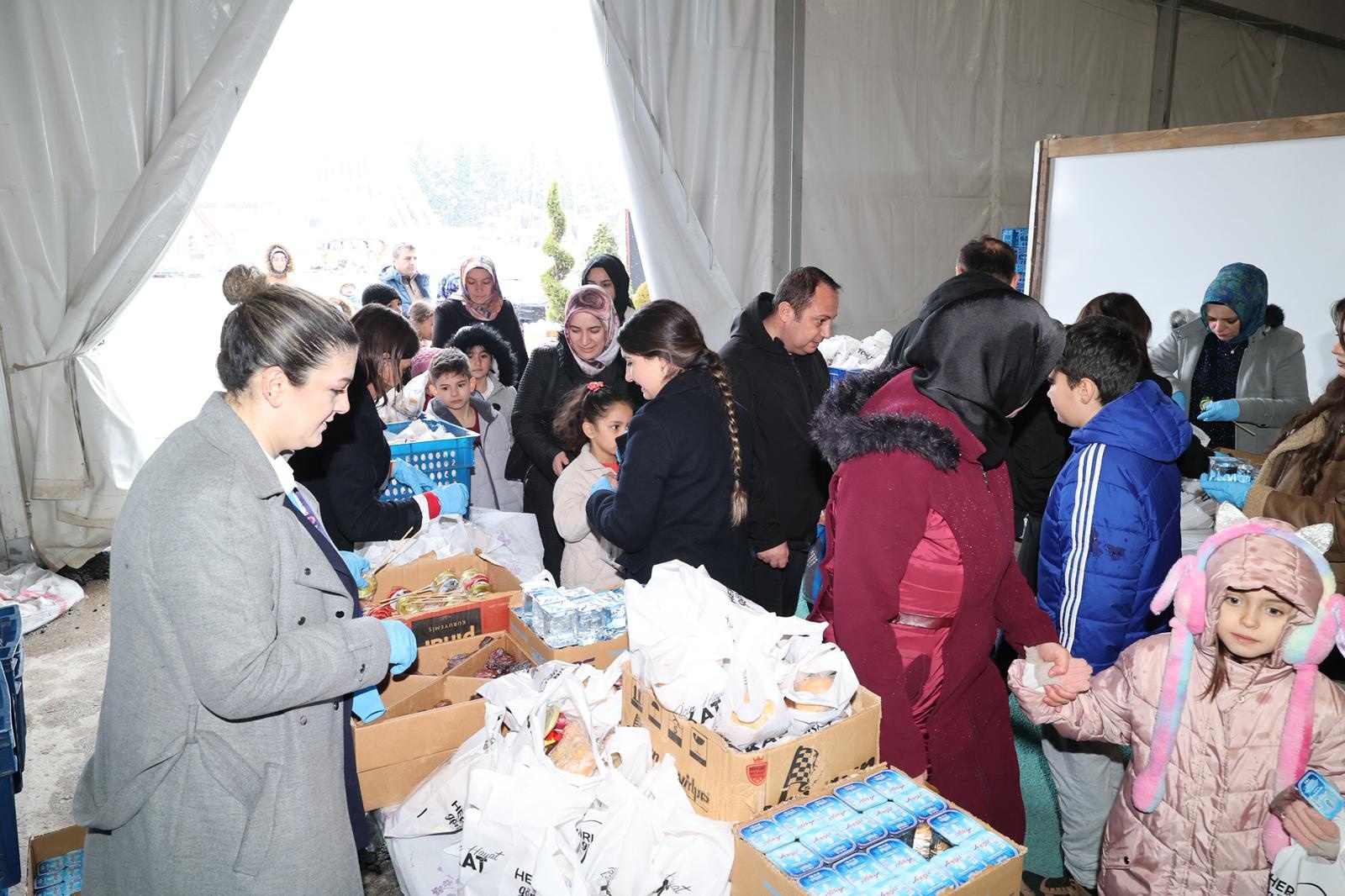 RAMAZANIN EN NEŞELİ İFTARI TEKNE ORUCUMA YÜZLERCE ÇOCUK KATILDI