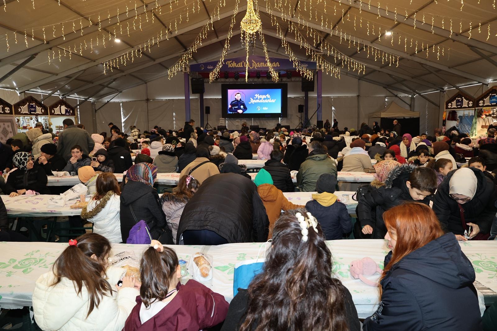 RAMAZANIN EN NEŞELİ İFTARI TEKNE ORUCUMA YÜZLERCE ÇOCUK KATILDI